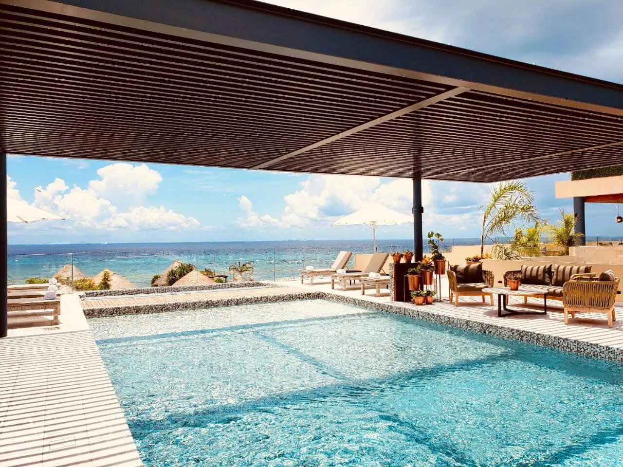 Swimming pool in Singular Joy Downtown Residences