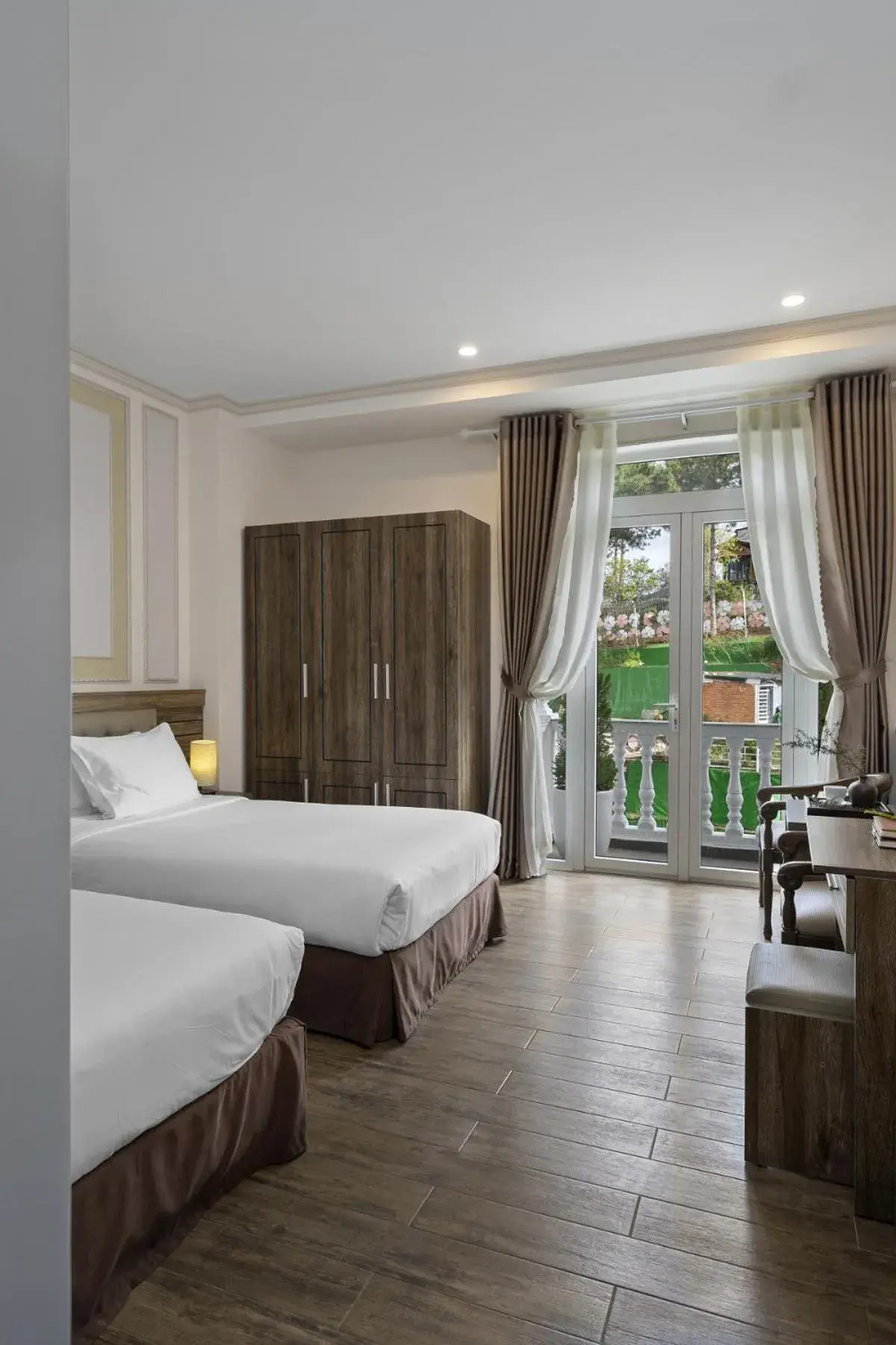 Deluxe Twin Room with Street View in New Life Hotel - Da Lat Deluxe Twin Room with Street View in New Life Hotel - Da Lat