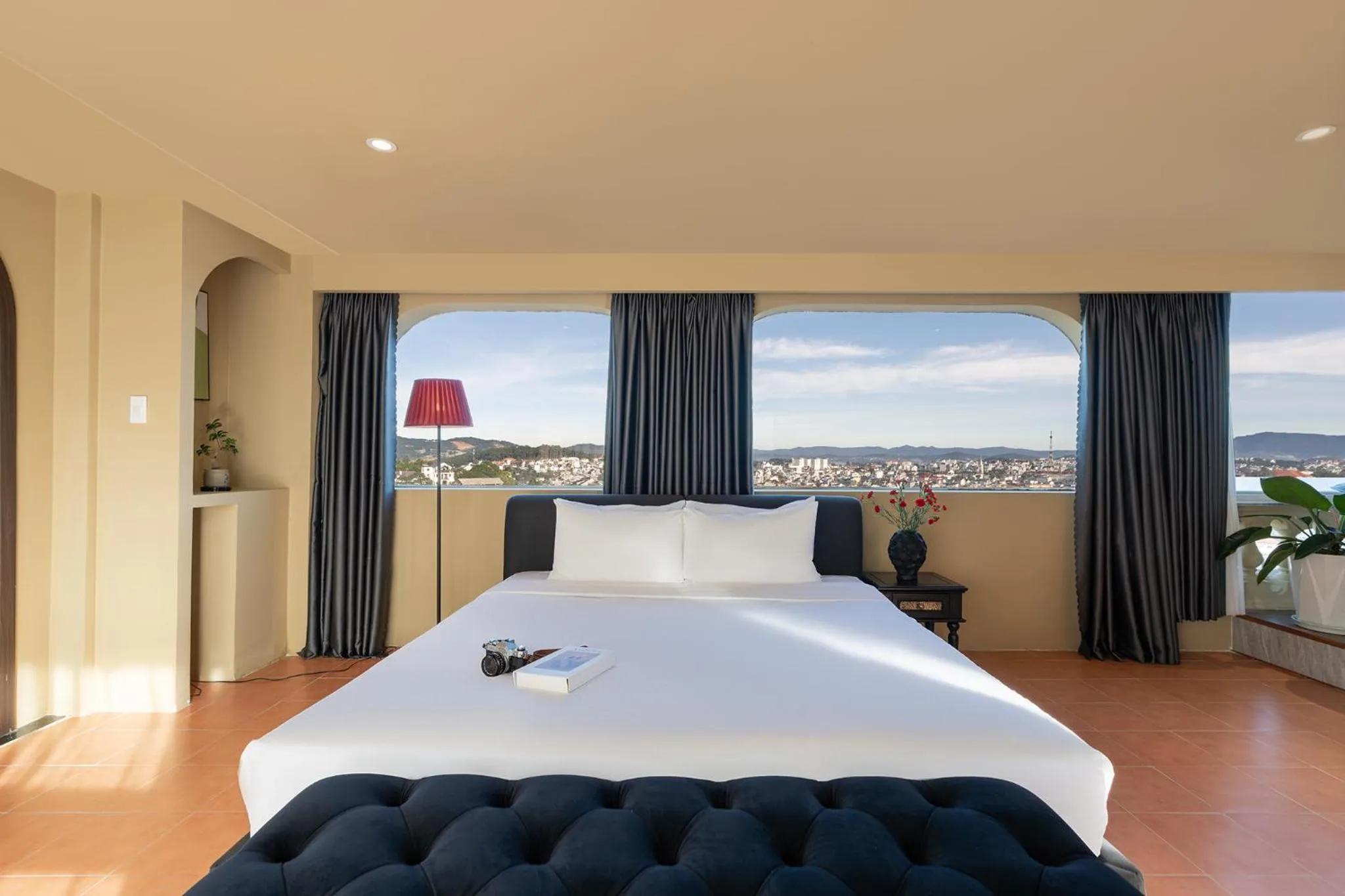 Bed in New Life Hotel - Da Lat