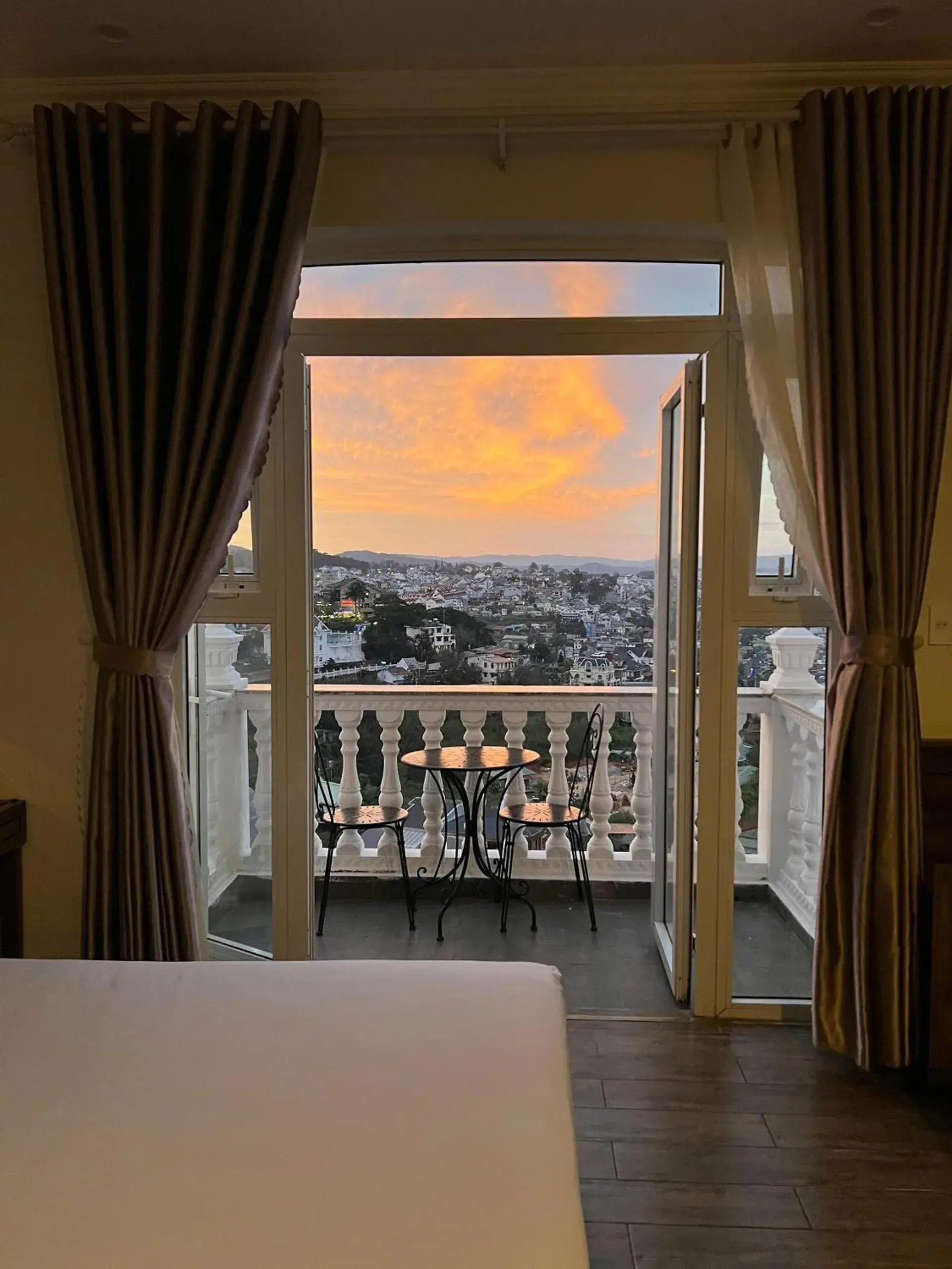 View (from property/room), Bed in New Life Hotel - Da Lat View (from property/room), Bed in New Life Hotel - Da Lat