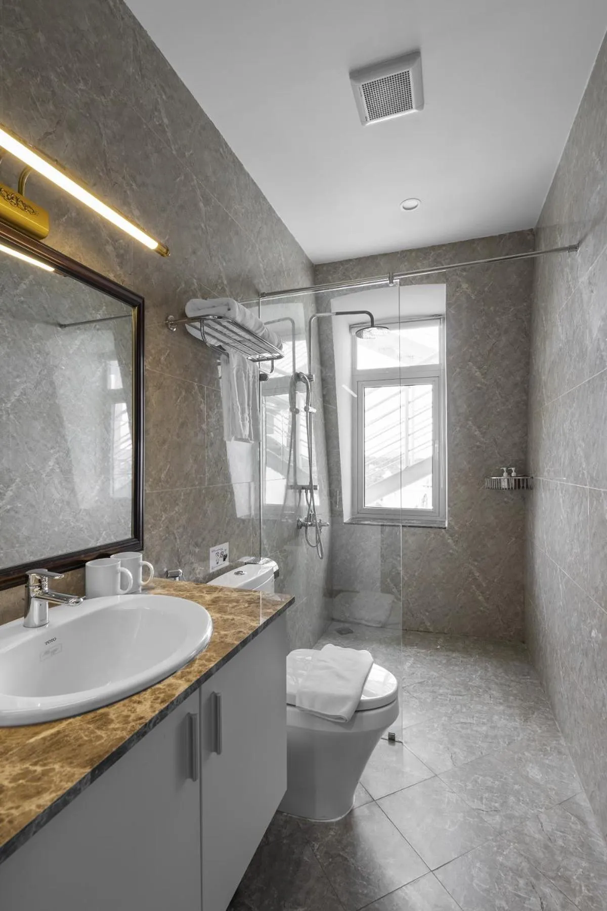 Bathroom in New Life Hotel - Da Lat