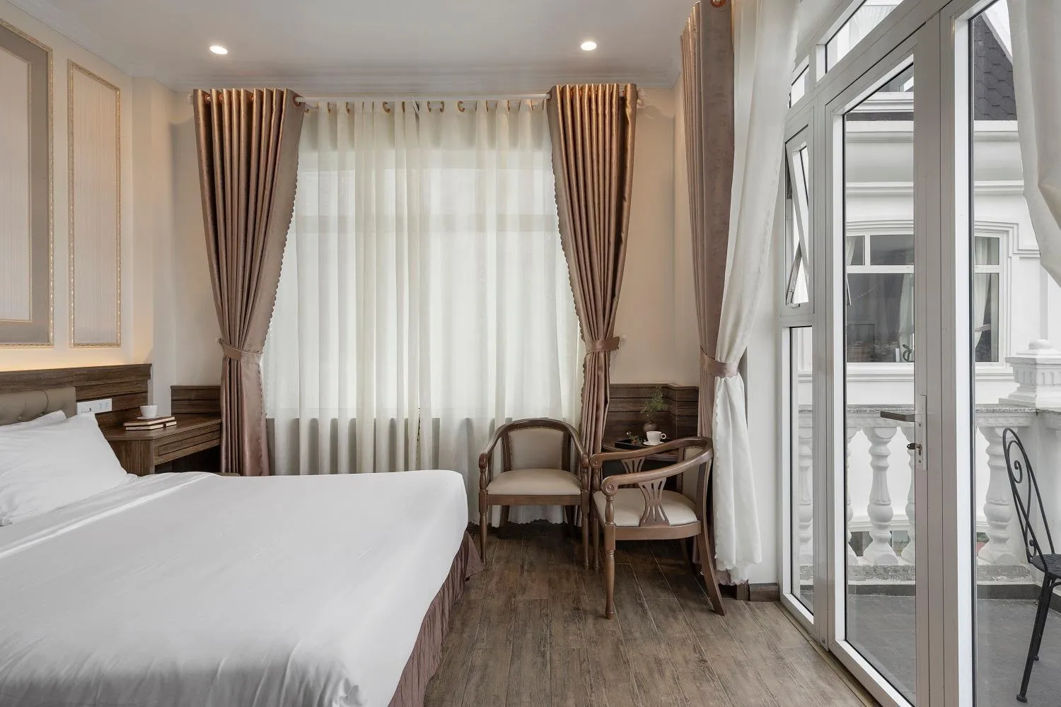 Bed in New Life Hotel - Da Lat