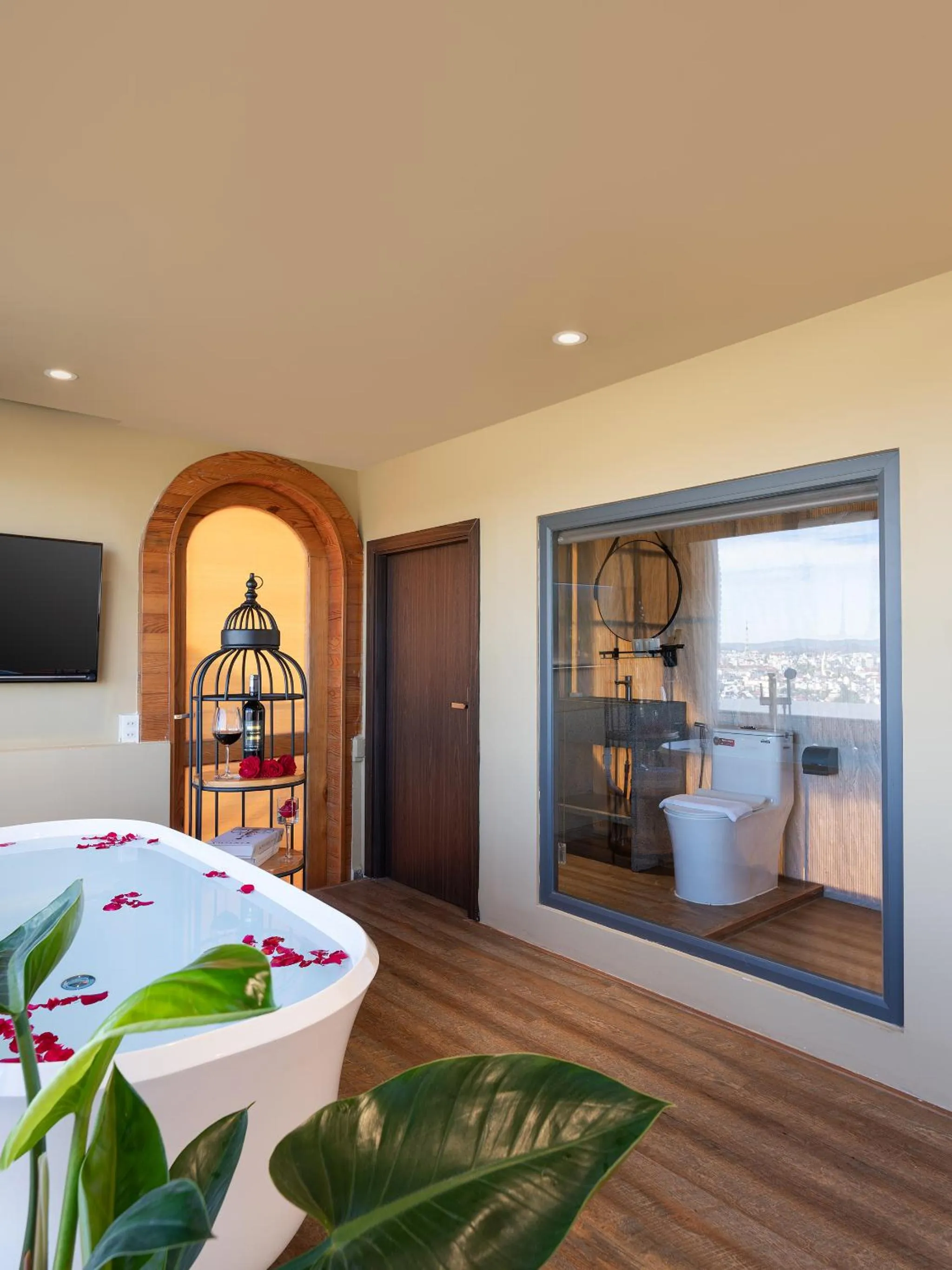 Shower in New Life Hotel - Da Lat