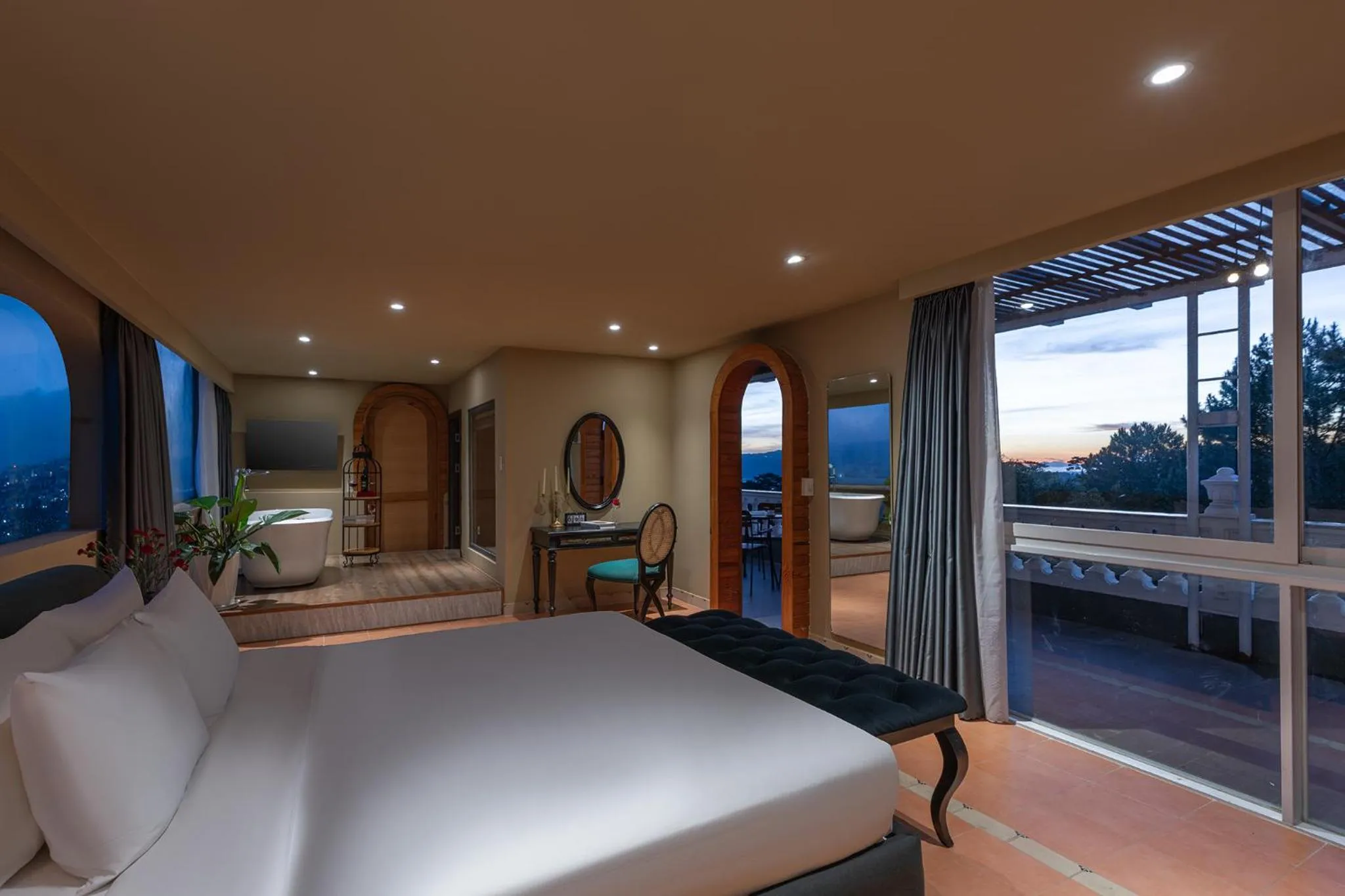 Bed in New Life Hotel - Da Lat