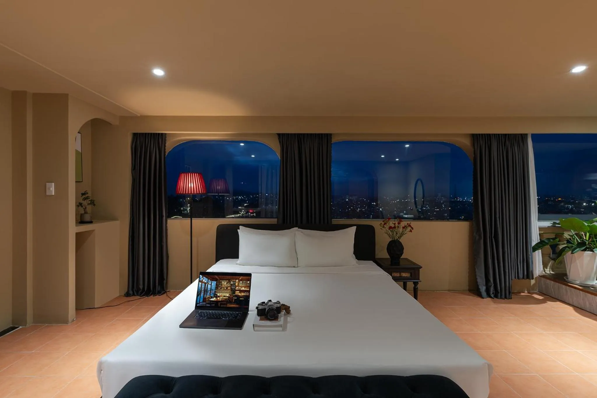 Bed in New Life Hotel - Da Lat