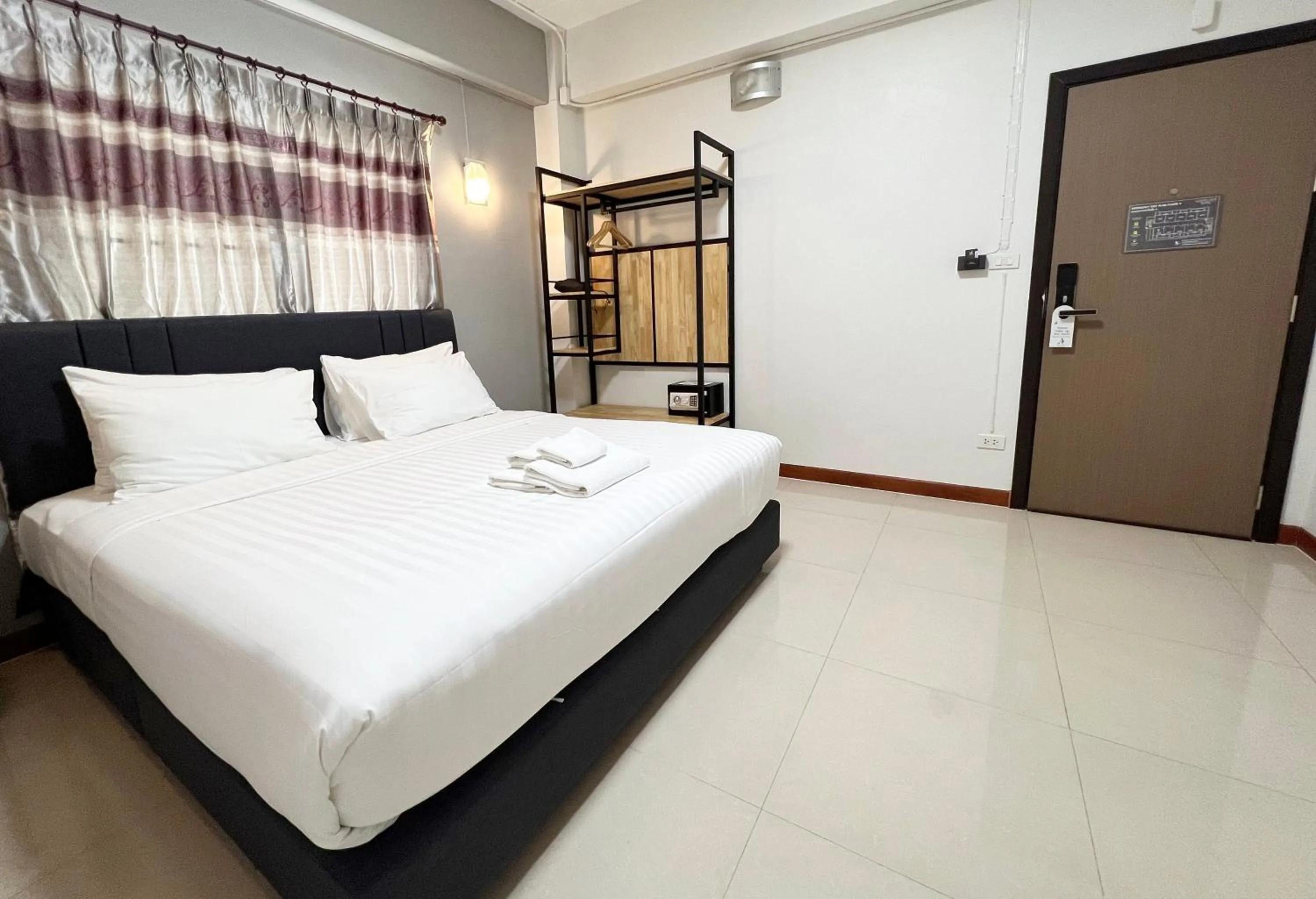 Bedroom, Bed in Golden Nest Hotel Suvarnabhumi