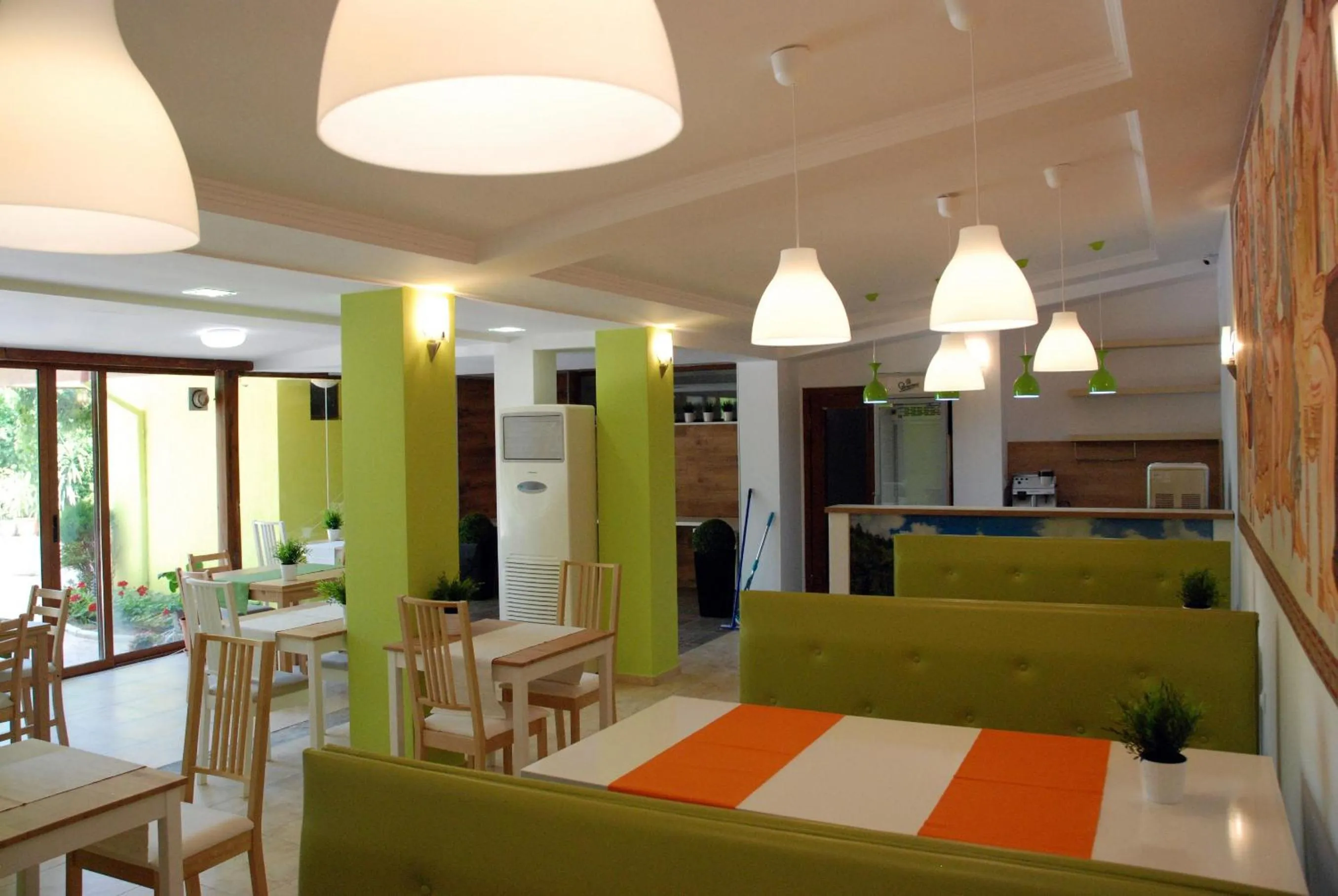 Restaurant/places to eat in Green Hisar Hotel Family