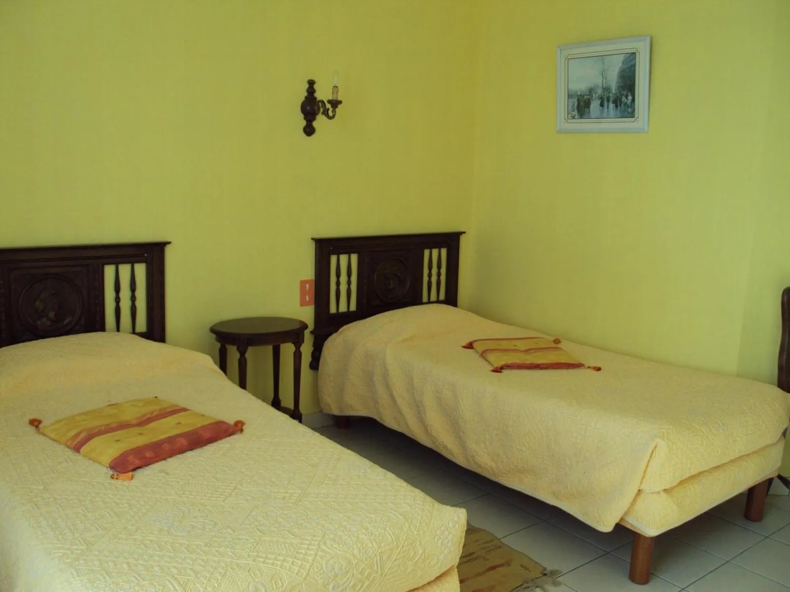 Bed in Gîtes du Ménez-Hom