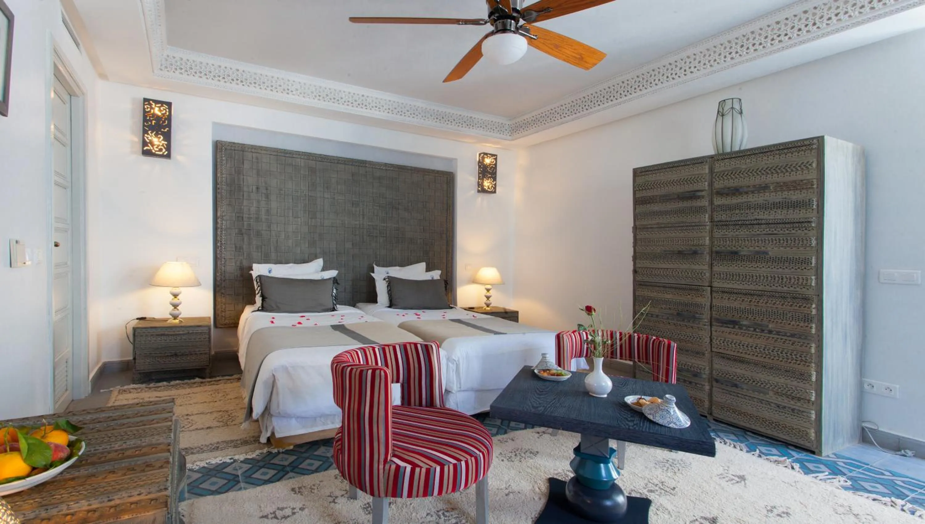 Bedroom, Bed in Riad Le Perroquet Bleu Suites & Spa