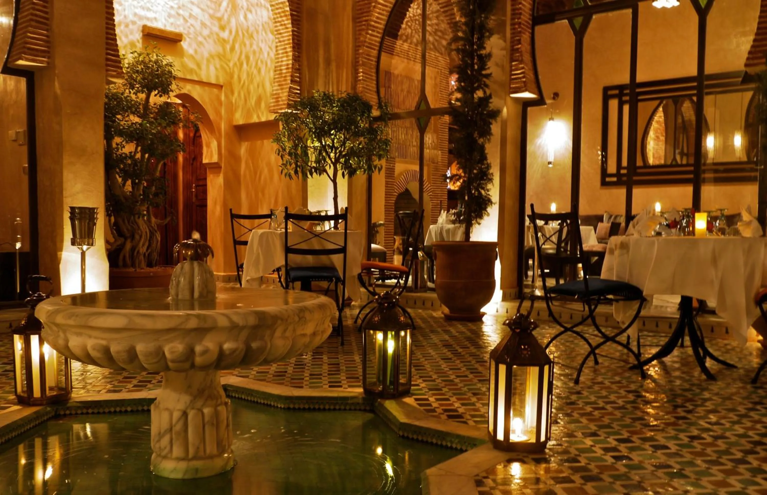 Restaurant/places to eat in Riad Le Perroquet Bleu Suites & Spa