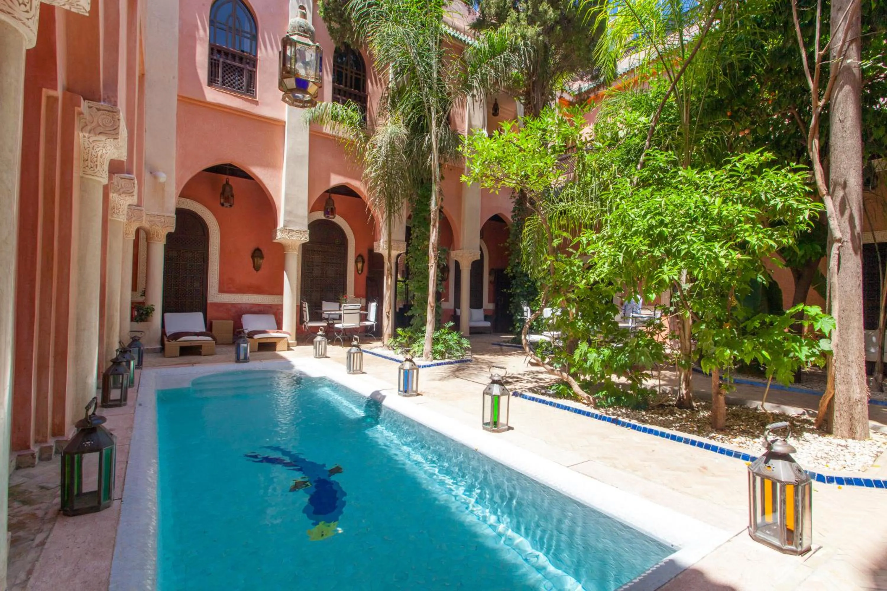 Swimming pool in Riad Le Perroquet Bleu Suites & Spa