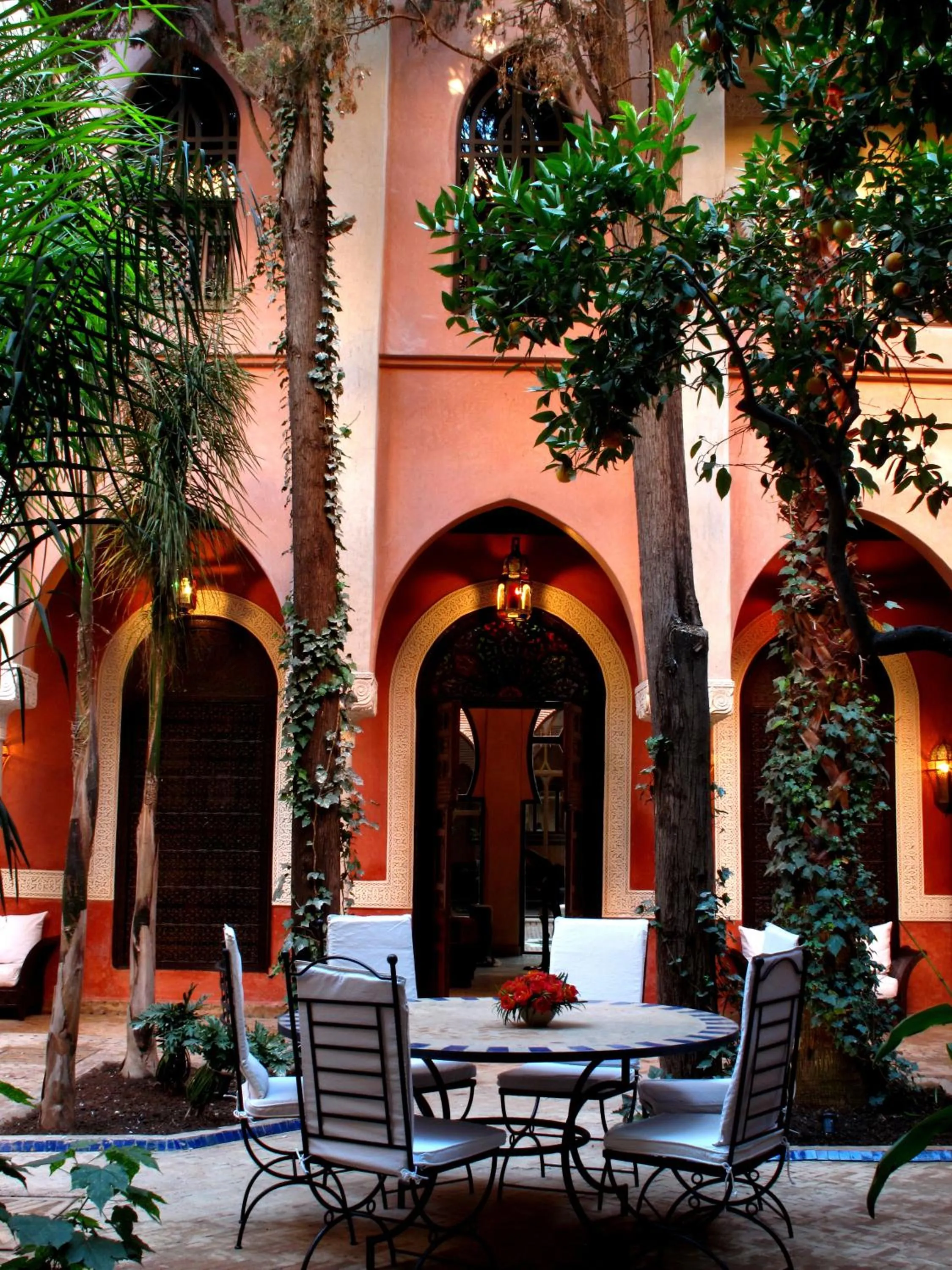 Restaurant/places to eat in Riad Le Perroquet Bleu Suites & Spa