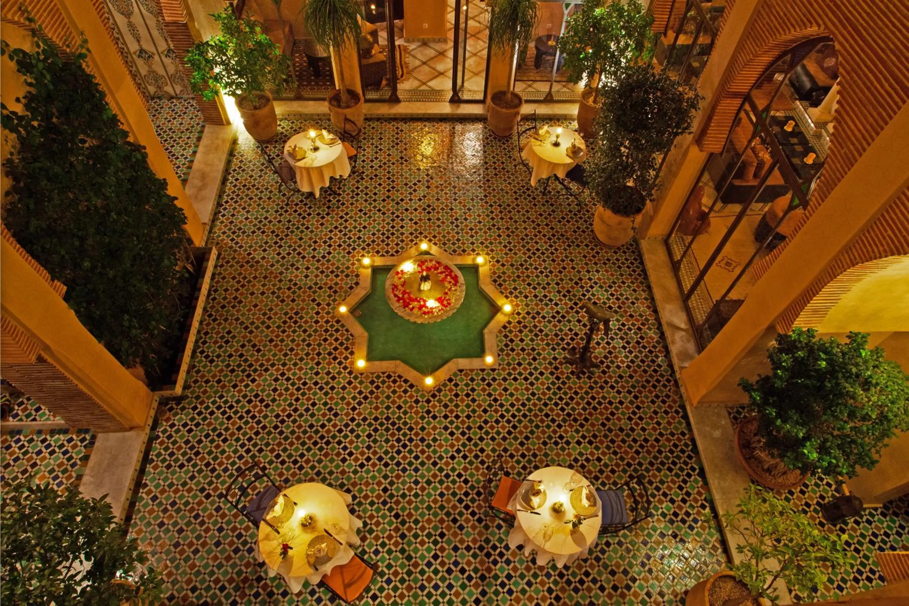 Restaurant/places to eat in Riad Le Perroquet Bleu Suites & Spa
