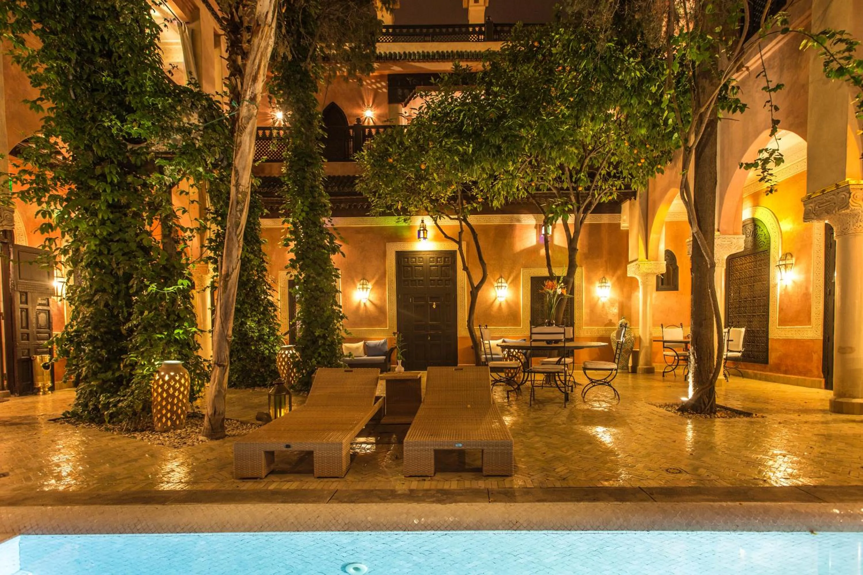 Swimming pool in Riad Le Perroquet Bleu Suites & Spa