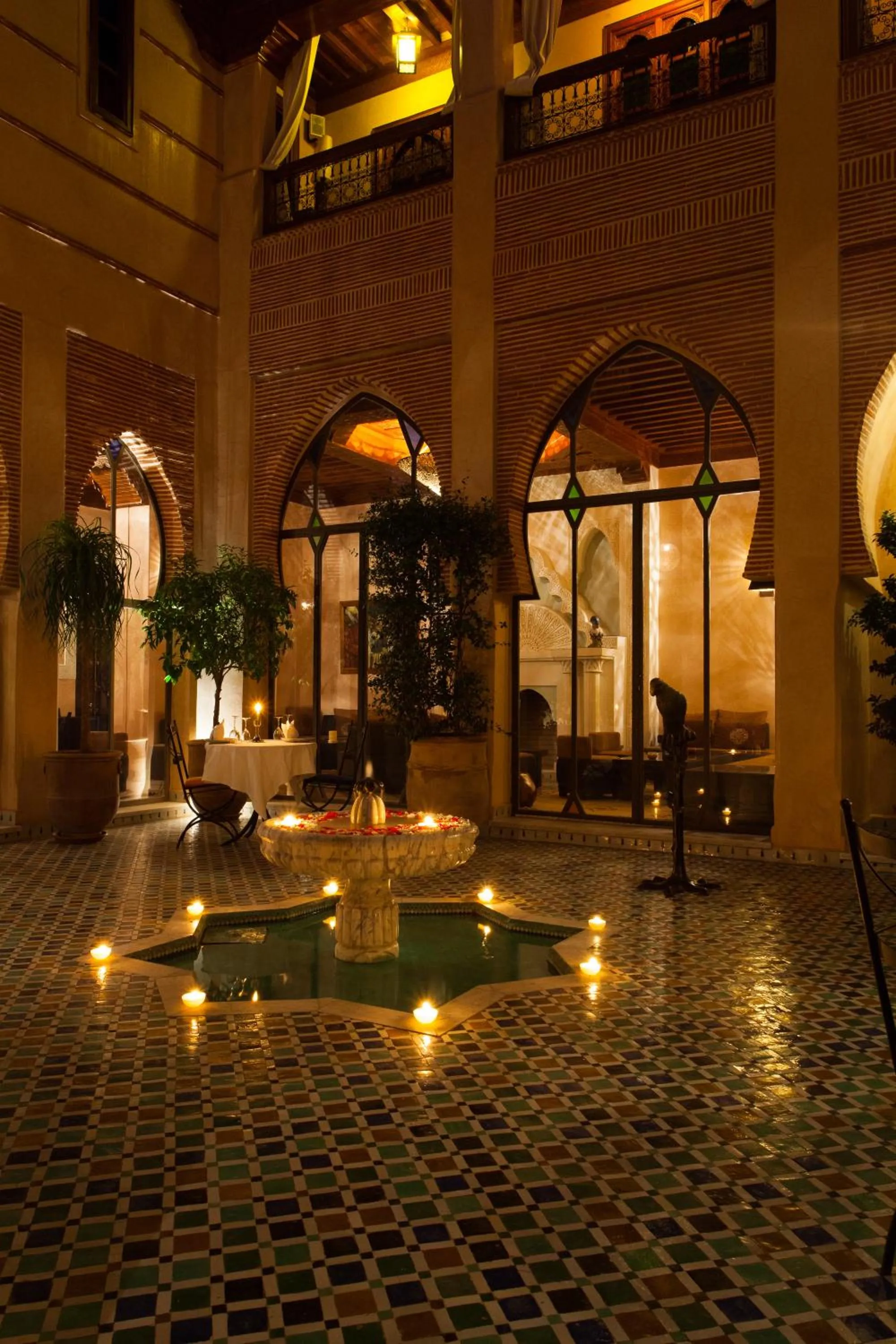 Swimming pool in Riad Le Perroquet Bleu Suites & Spa