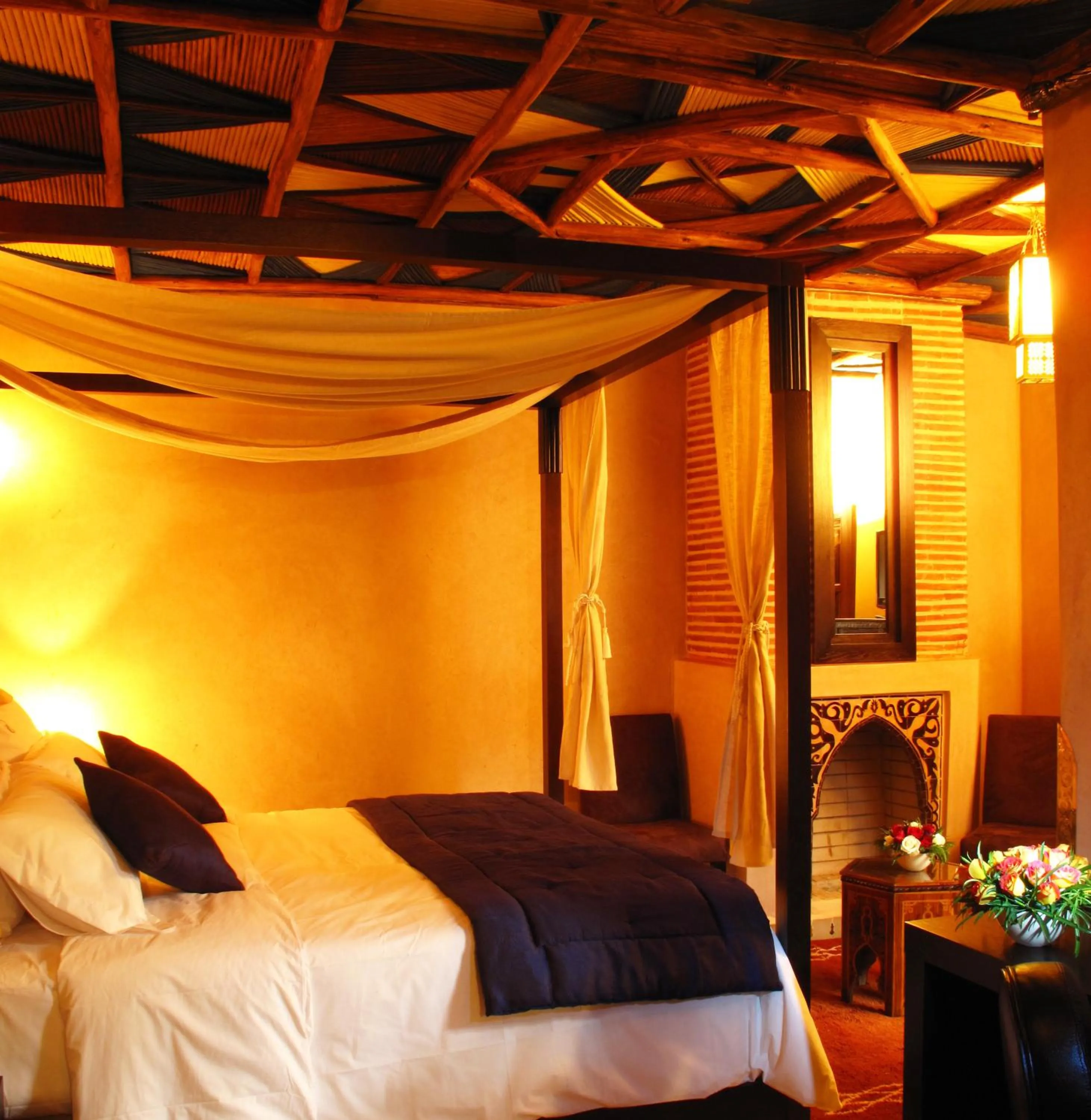 Bedroom, Bed in Riad Le Perroquet Bleu Suites & Spa