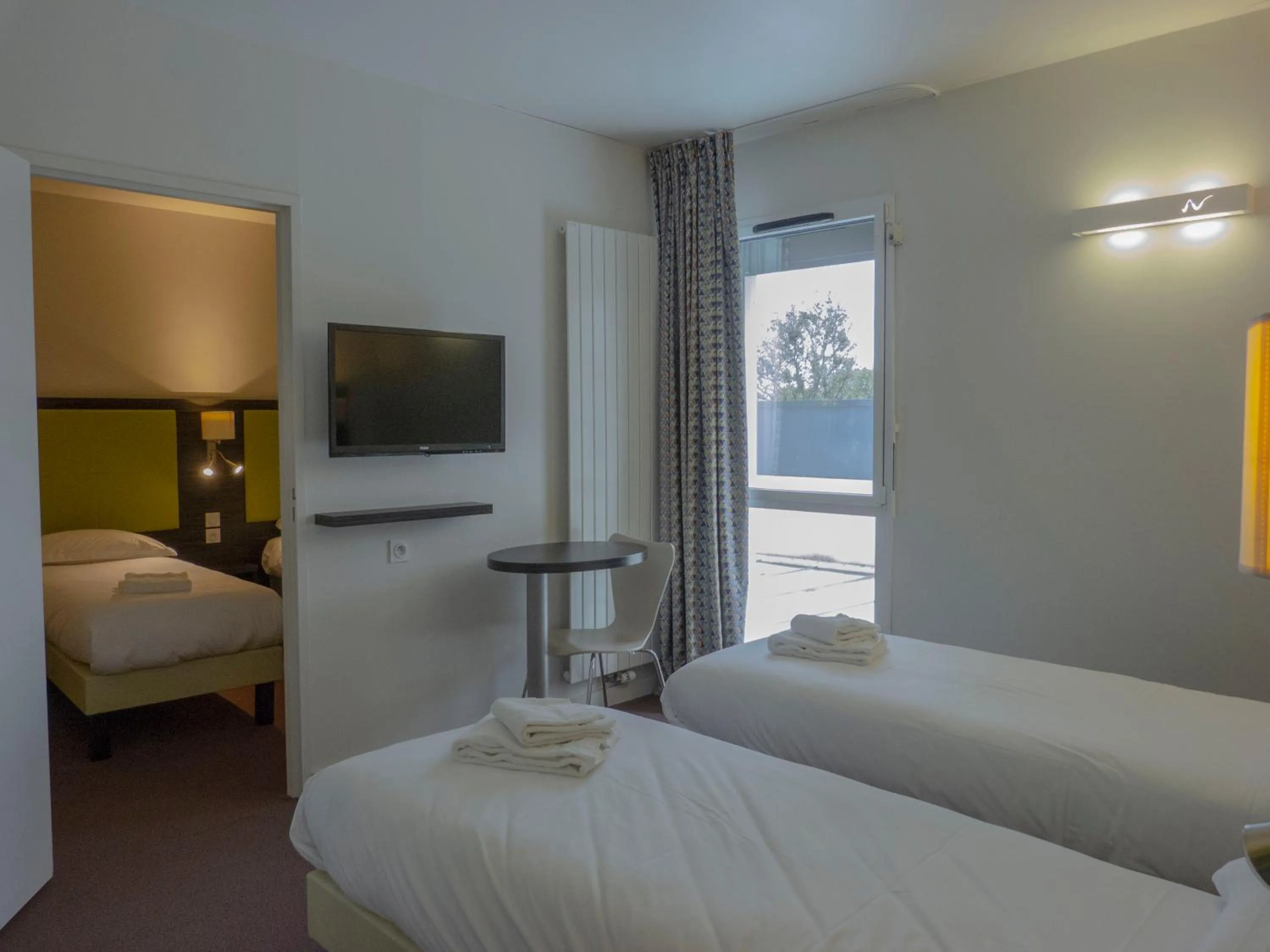 Bedroom, Bed in Hôtel la Verriaire - The Originals