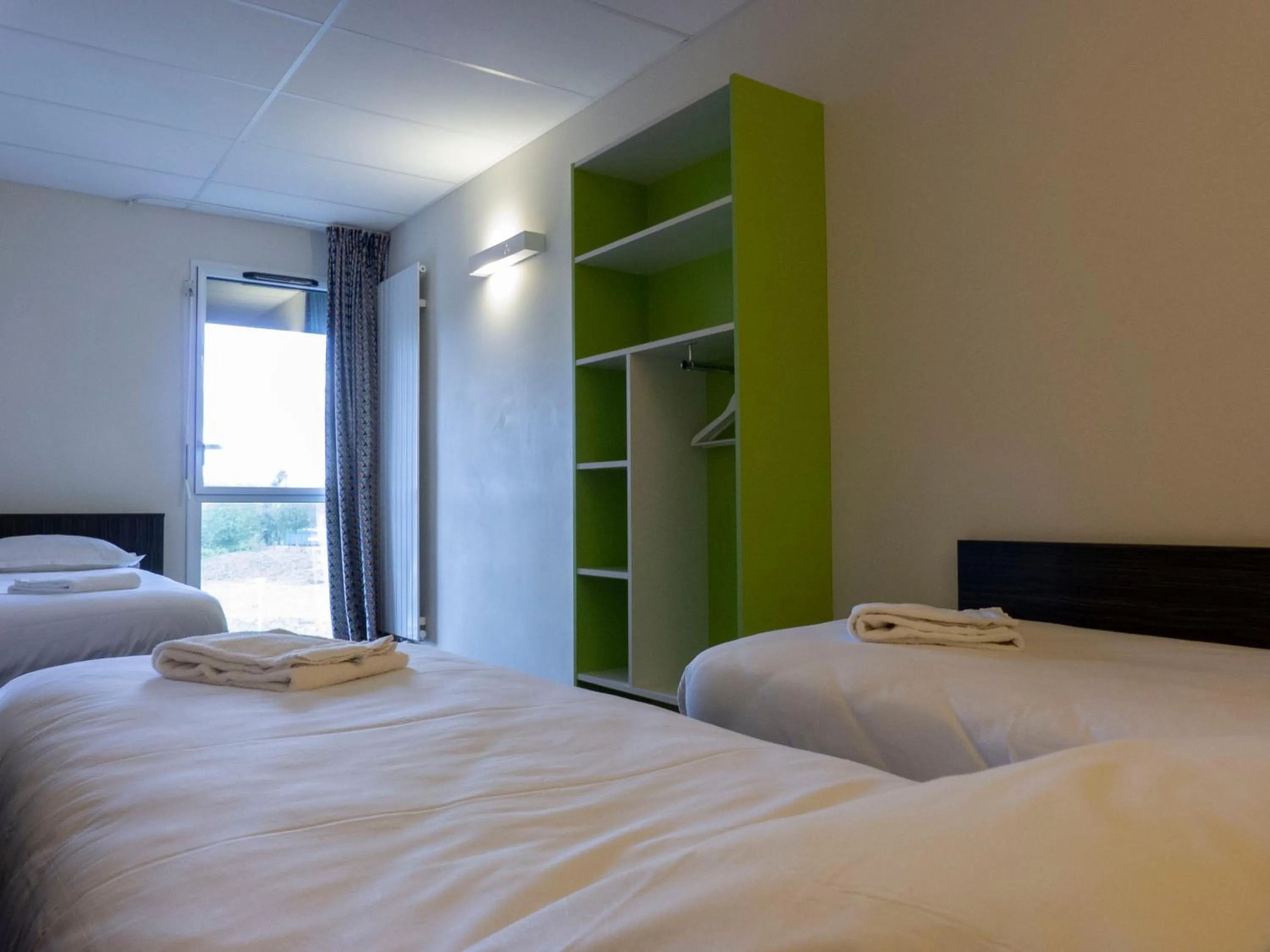 Bedroom, Bed in Hôtel la Verriaire - The Originals