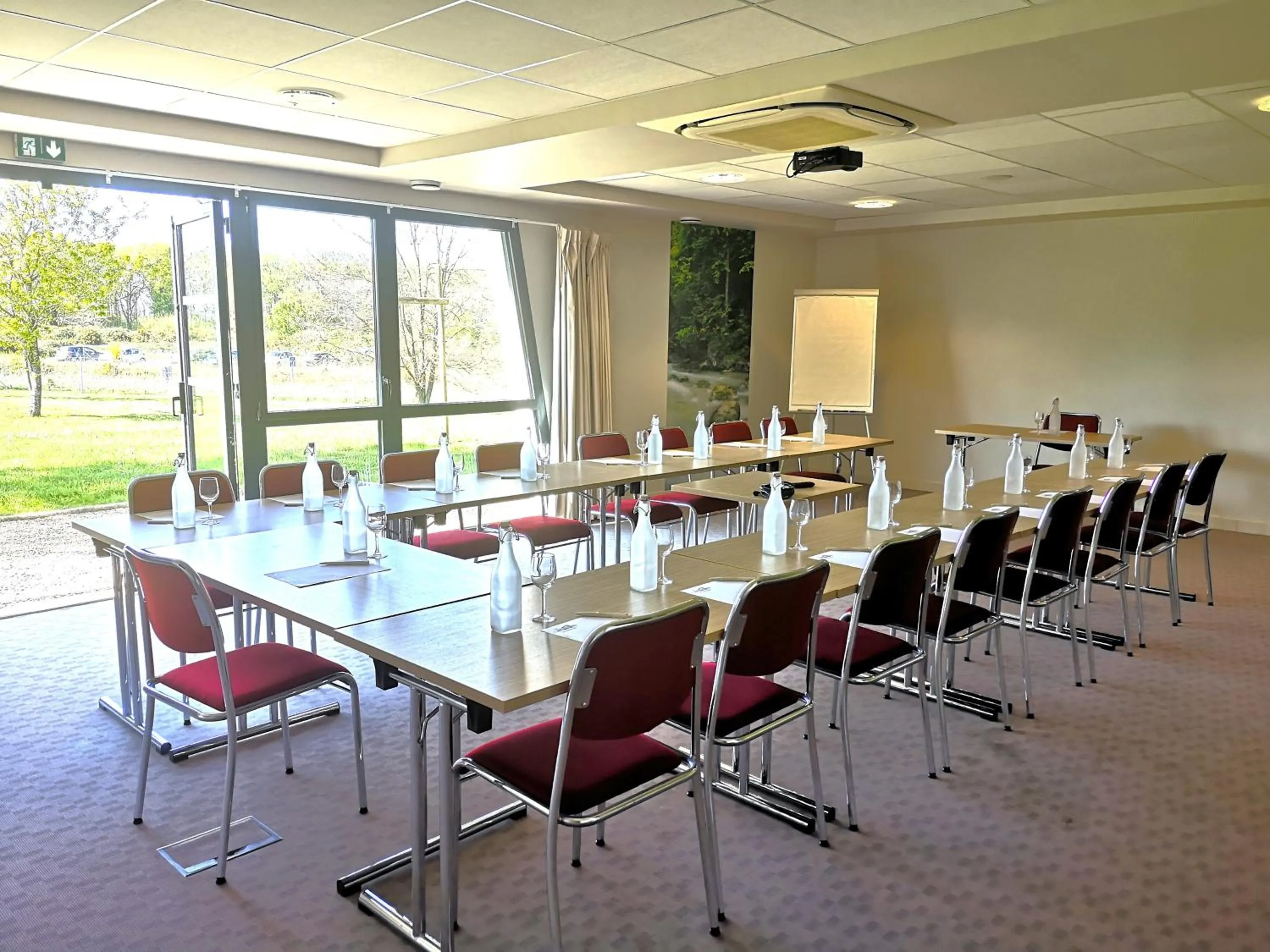 Meeting/conference room in Hôtel la Verriaire - The Originals