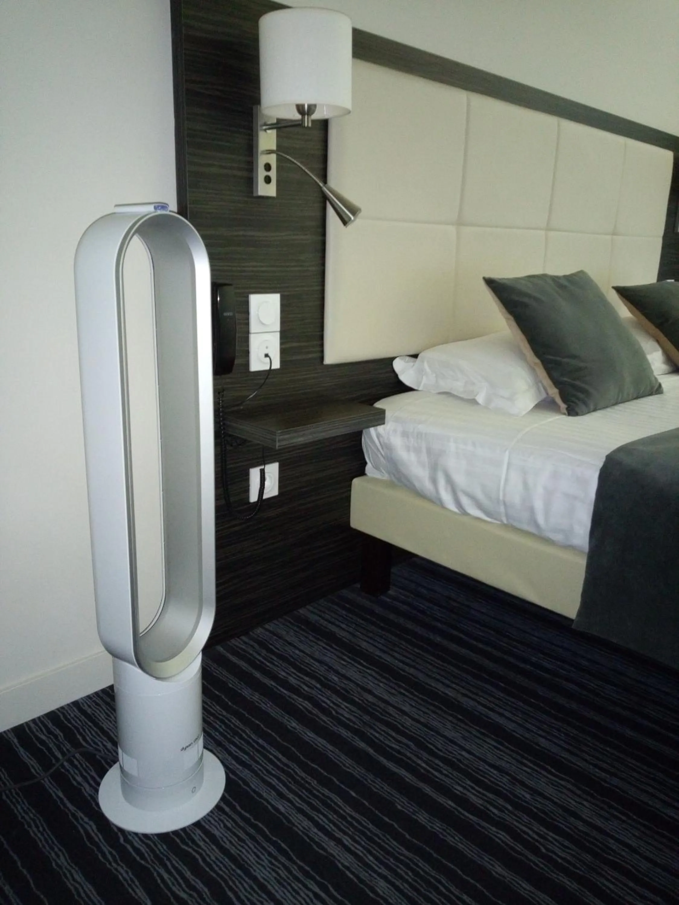 Bedroom, Bed in Hôtel la Verriaire - The Originals