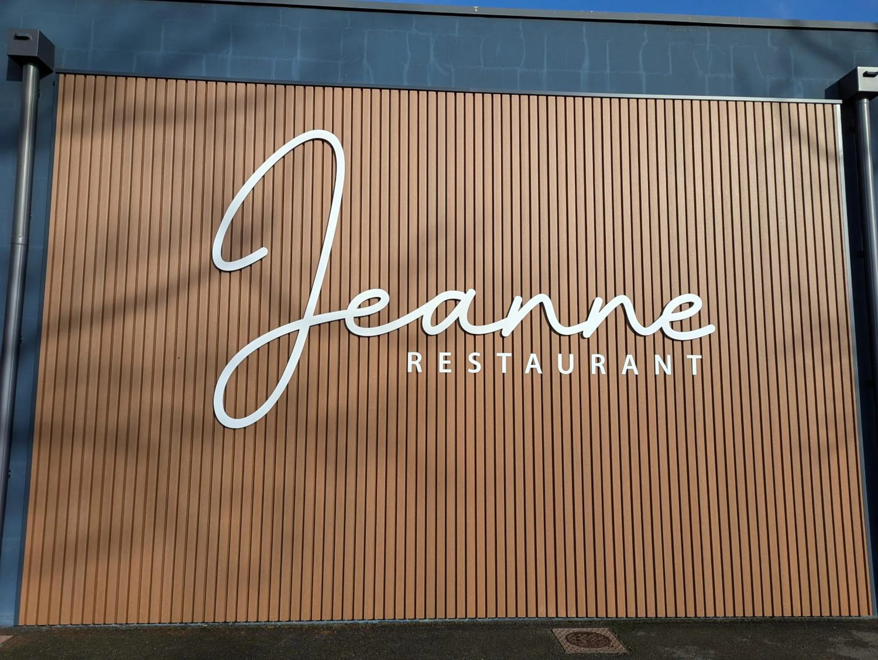 Restaurant/places to eat in Hôtel la Verriaire - The Originals