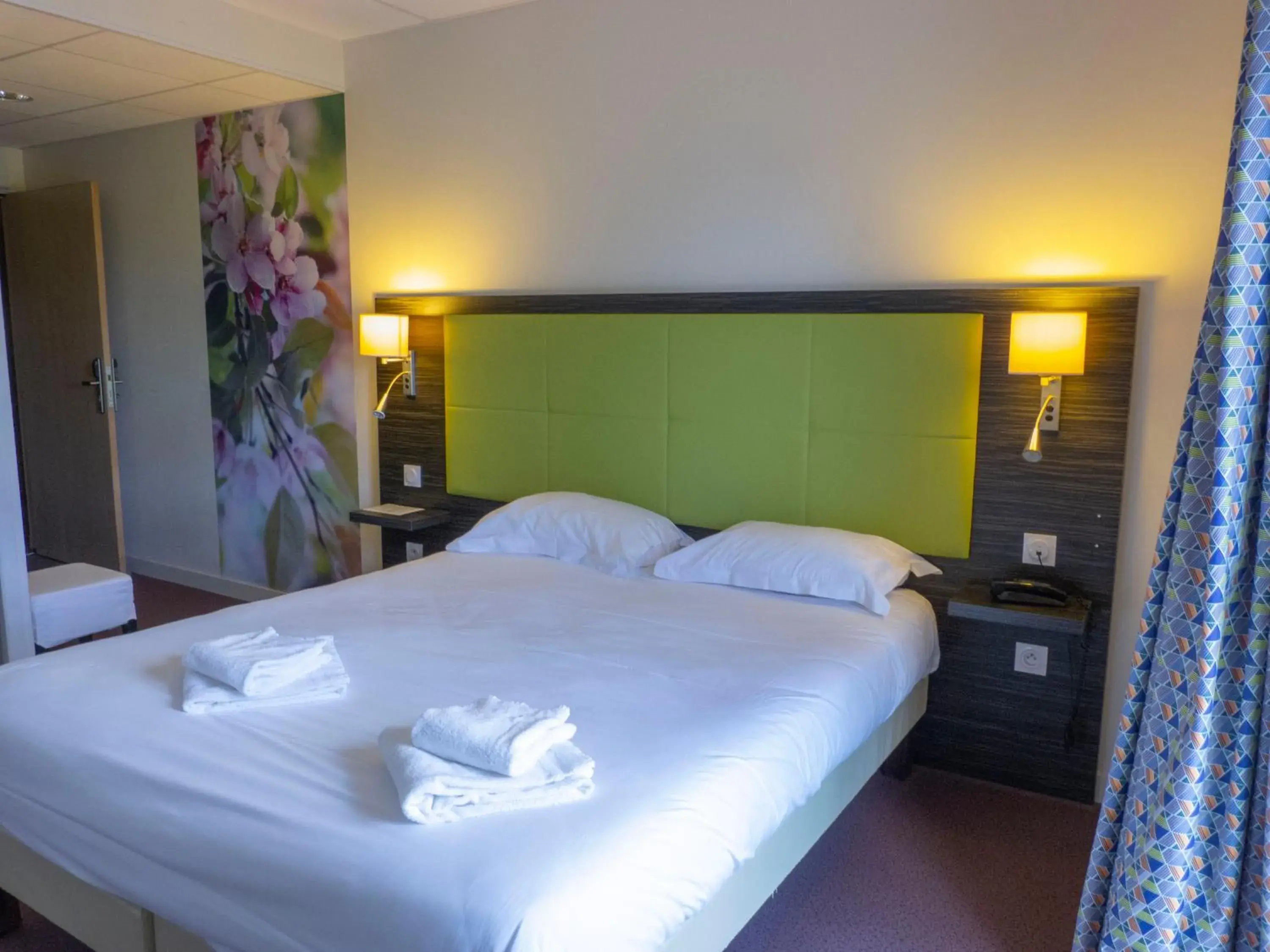 Bedroom, Bed in The Originals City, Hôtel La Verriaire, Cholet Sud Bedroom, Bed in The Originals City, Hôtel La Verriaire, Cholet Sud