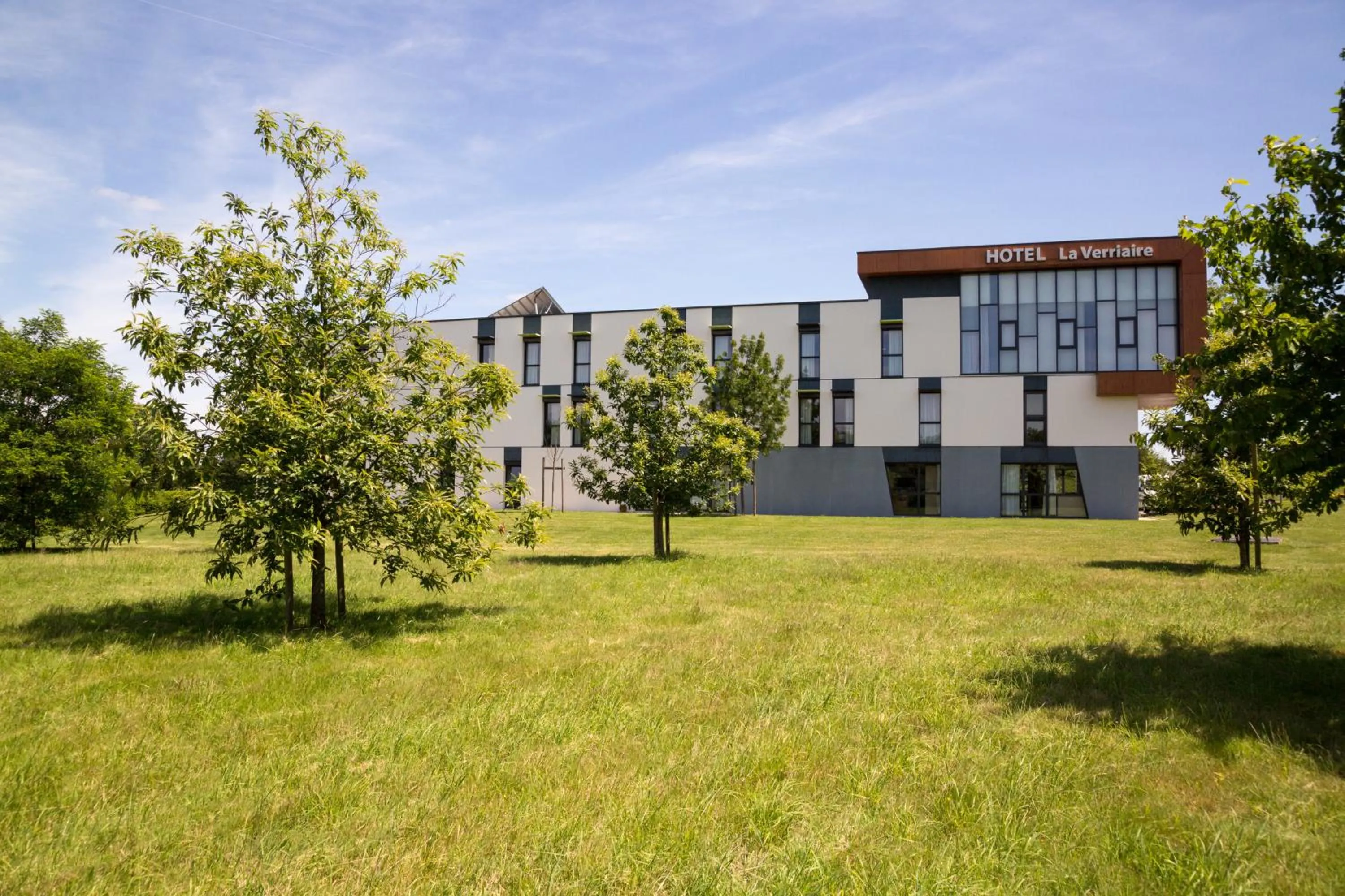 Facade/entrance in Hôtel la Verriaire - The Originals
