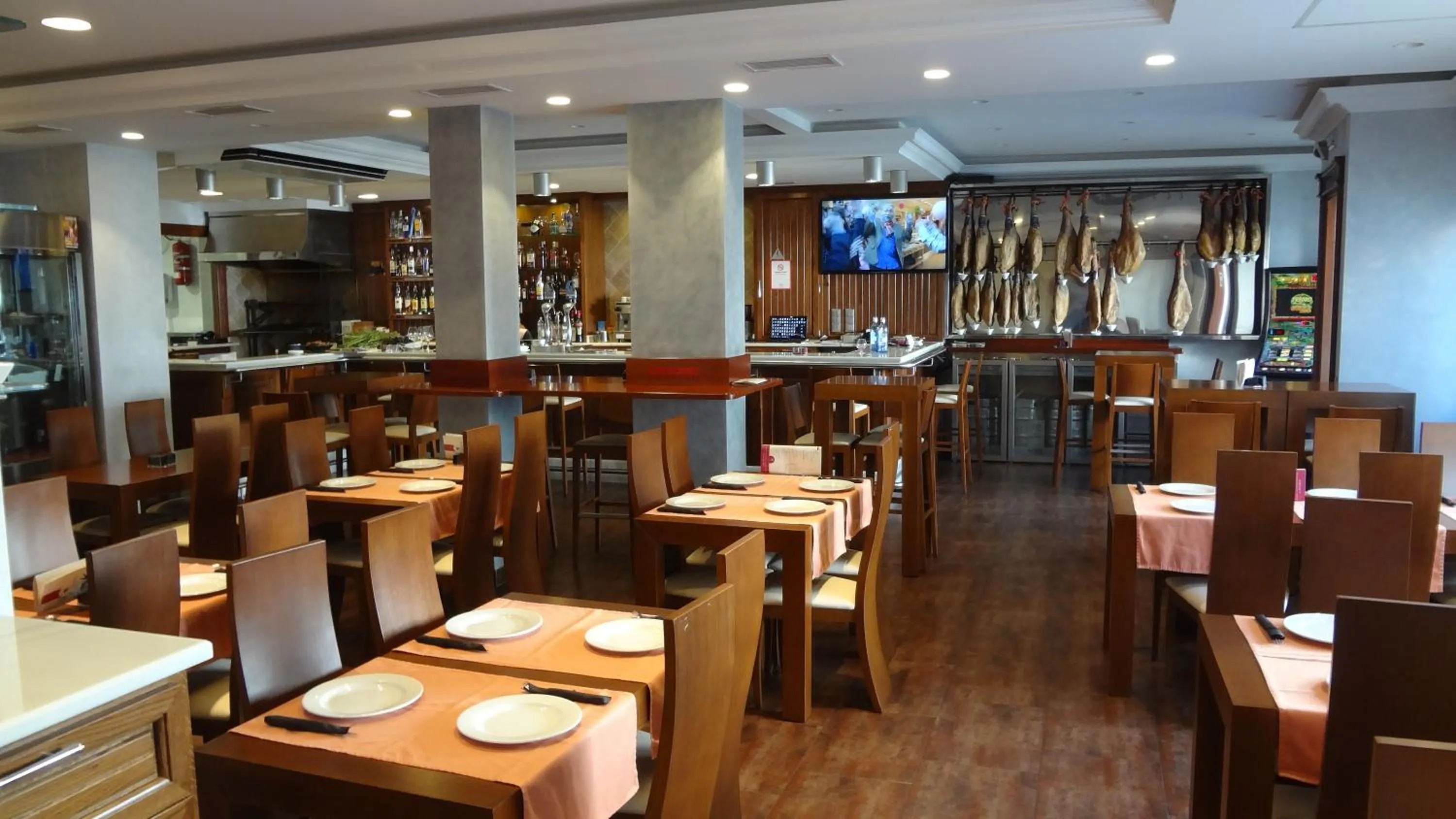 Restaurant/places to eat in Hotel El Volao