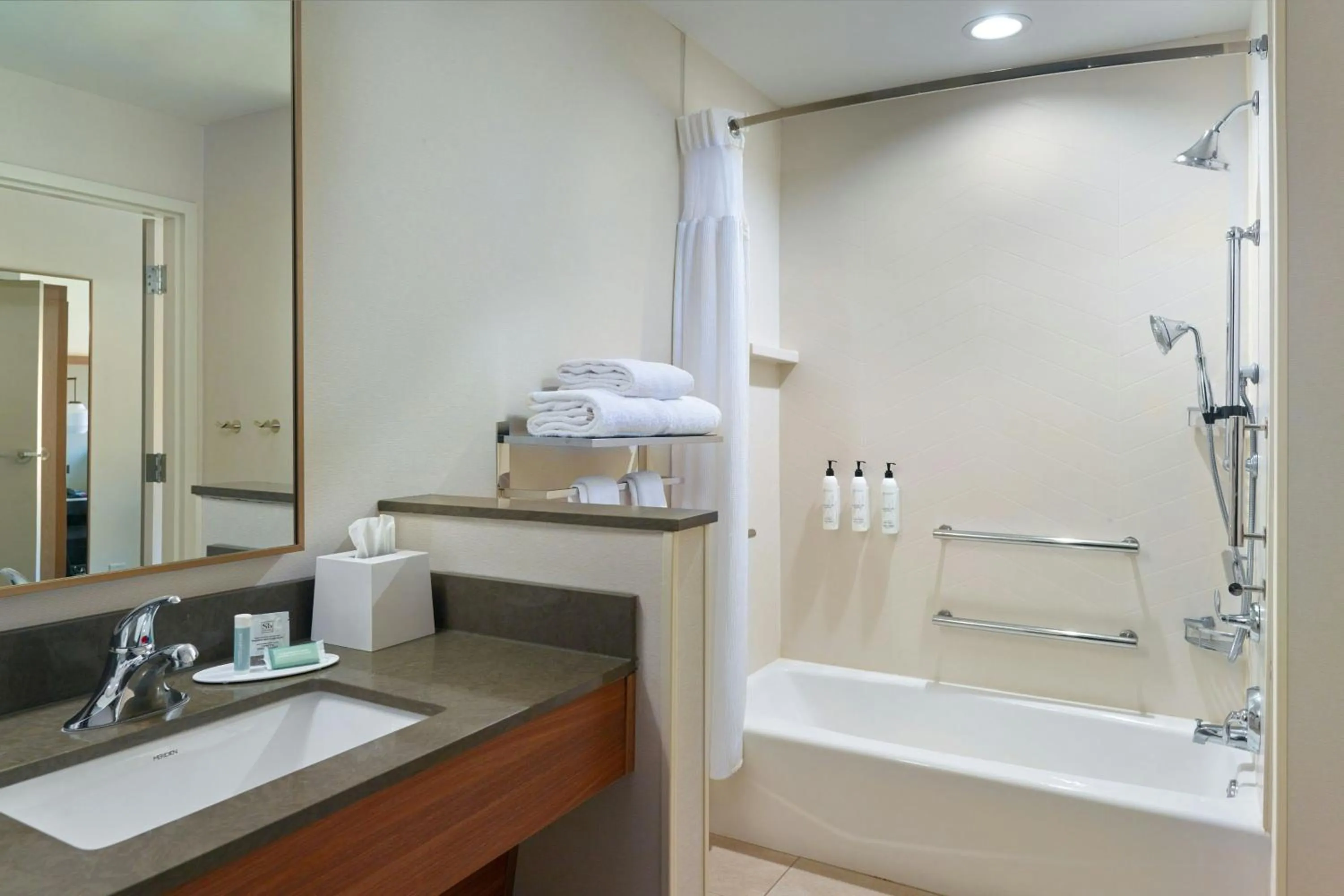 Photo of the whole room in Fairfield Inn & Suites by Marriott Helen