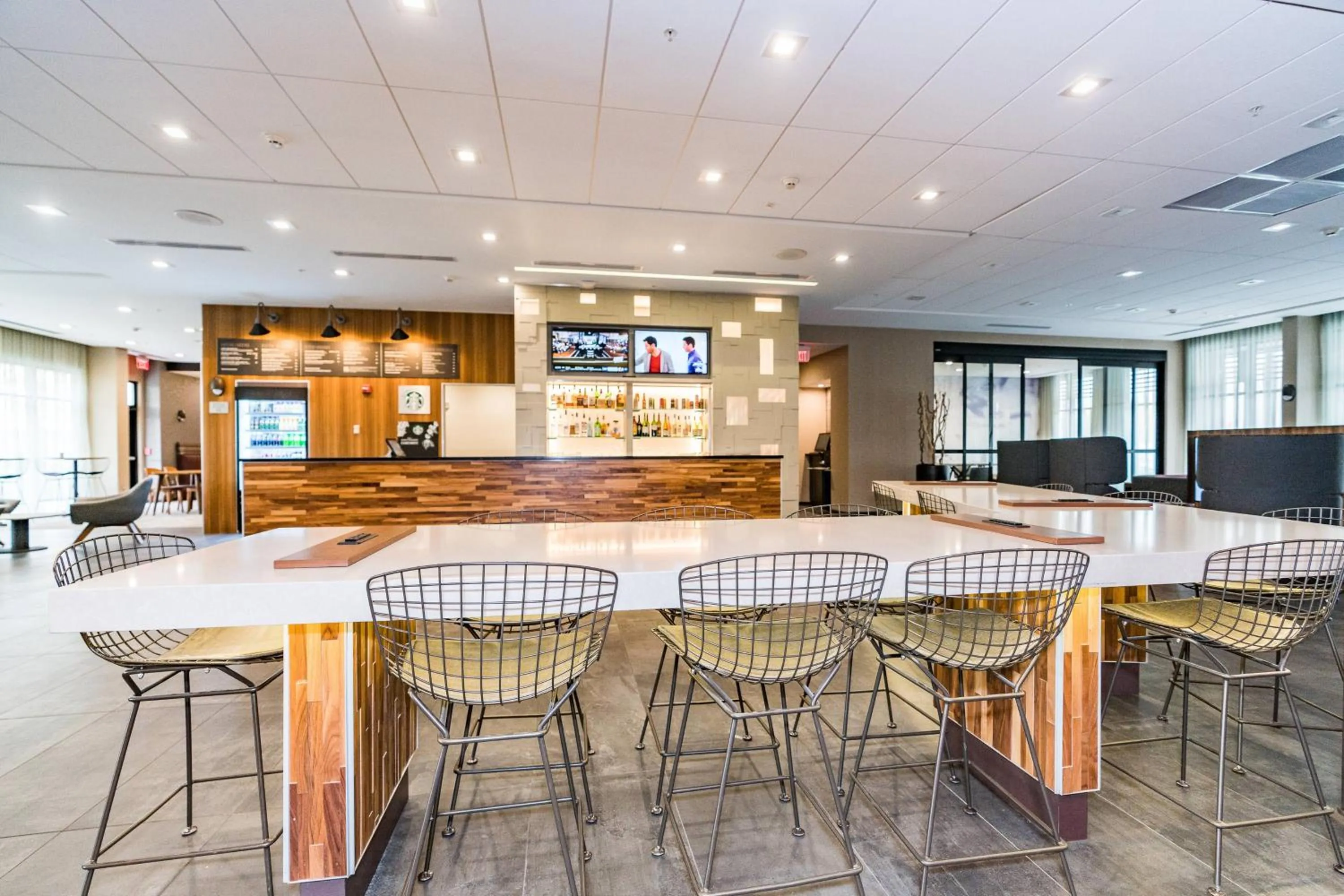 Restaurant/places to eat in Courtyard by Marriott West Springfield