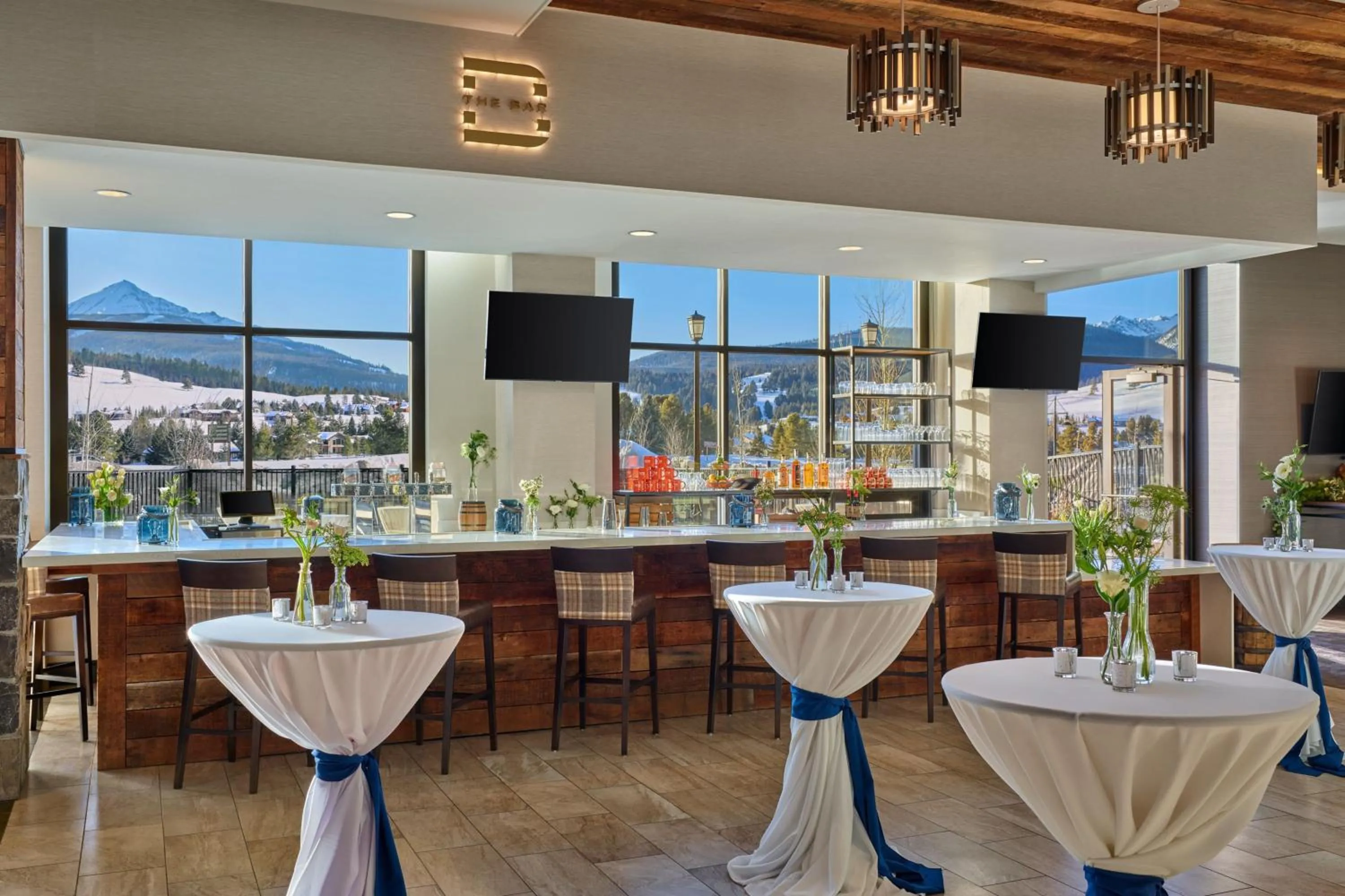 Lounge or bar in Residence Inn by Marriott Big Sky/The Wilson Hotel