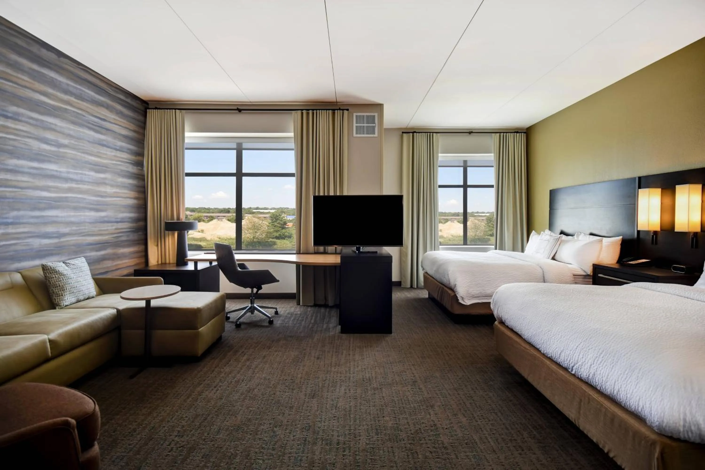 Photo of the whole room, Bed in Residence Inn by Marriott Cincinnati Northeast/Mason