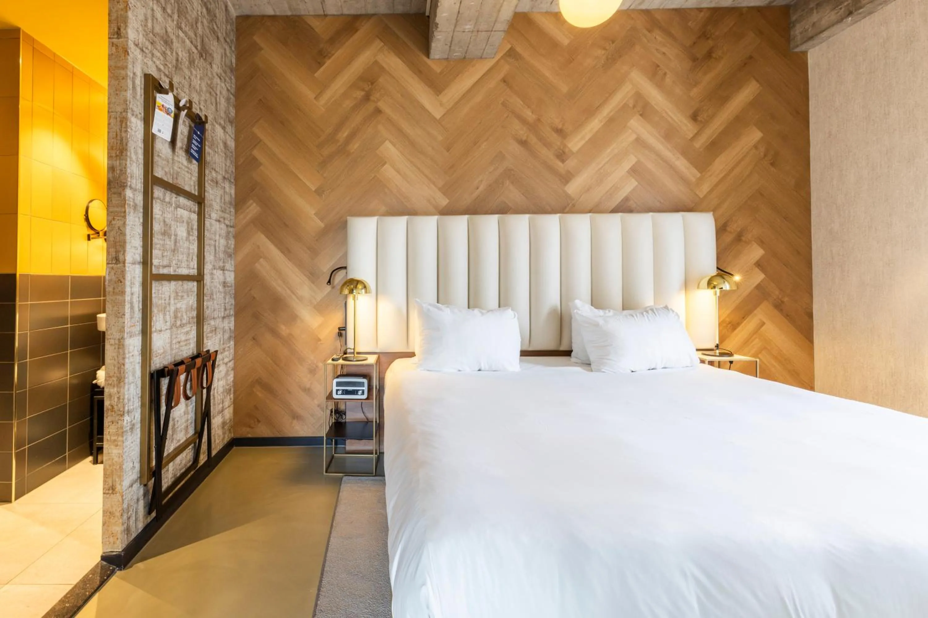 Photo of the whole room, Bed in Fletcher Boutique Hotel Slaak-Rotterdam