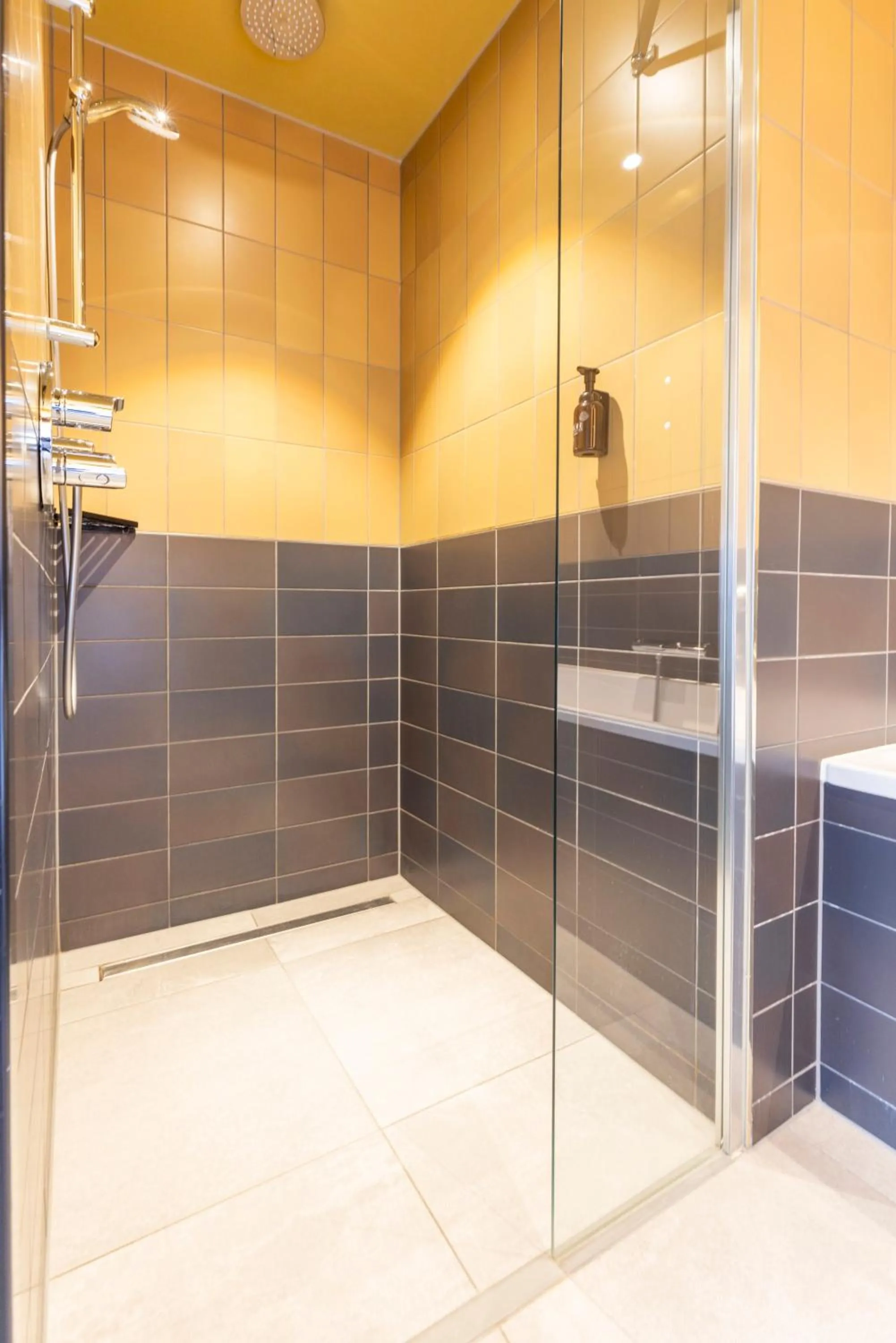 Shower in Fletcher Boutique Hotel Slaak-Rotterdam