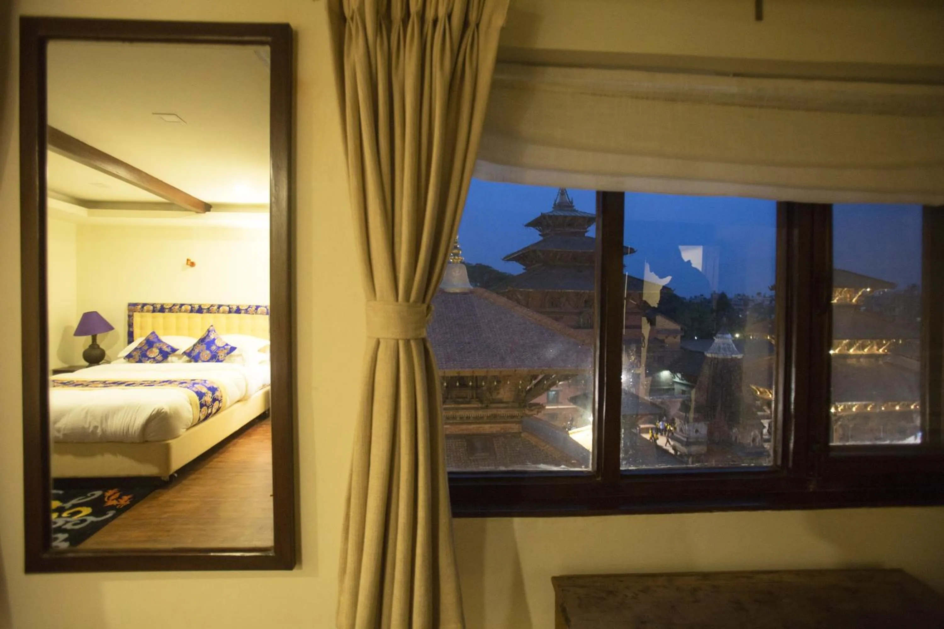 City view, Bed in Heranya La:Ku