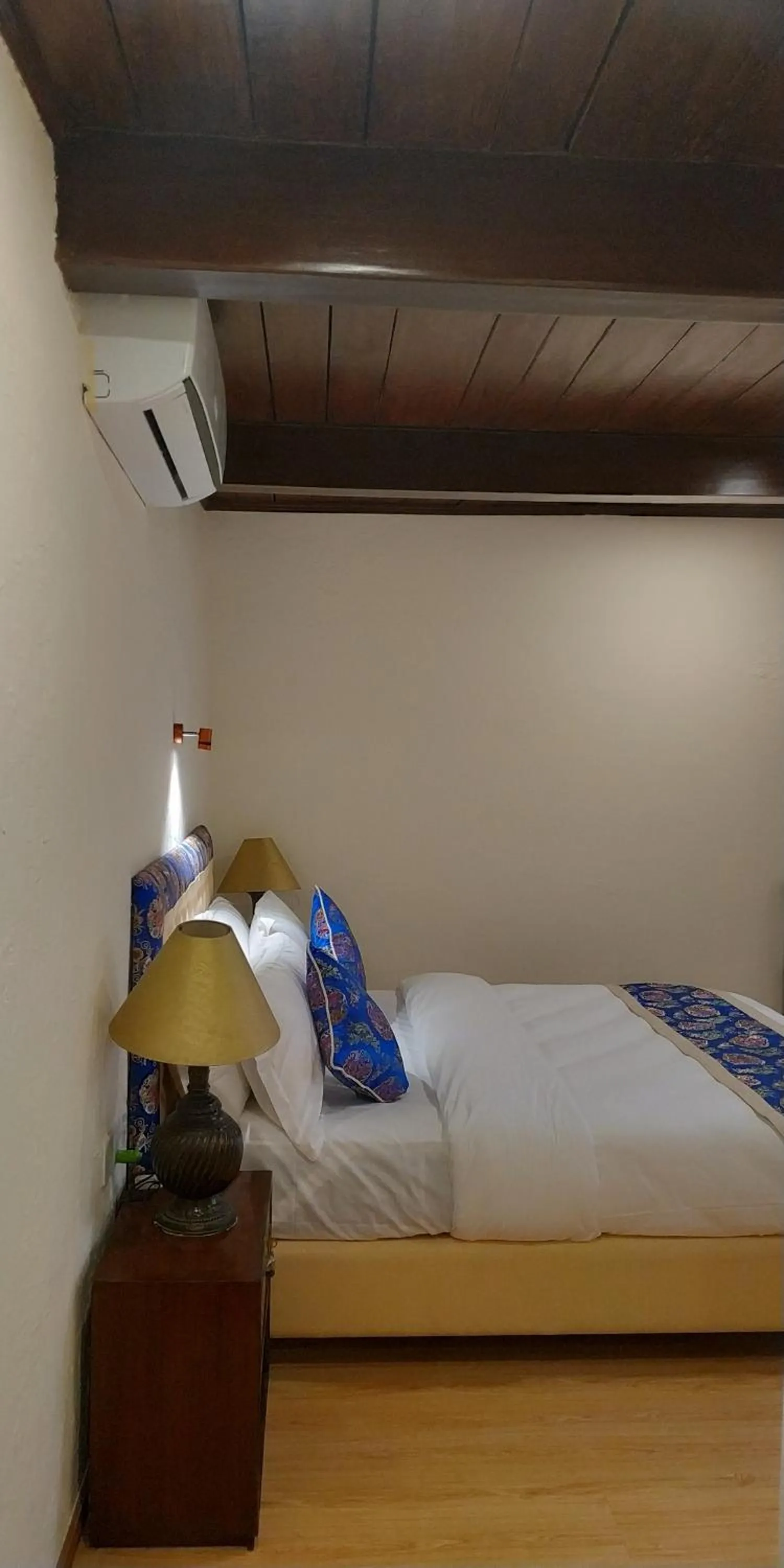 Bed in Heranya La:Ku