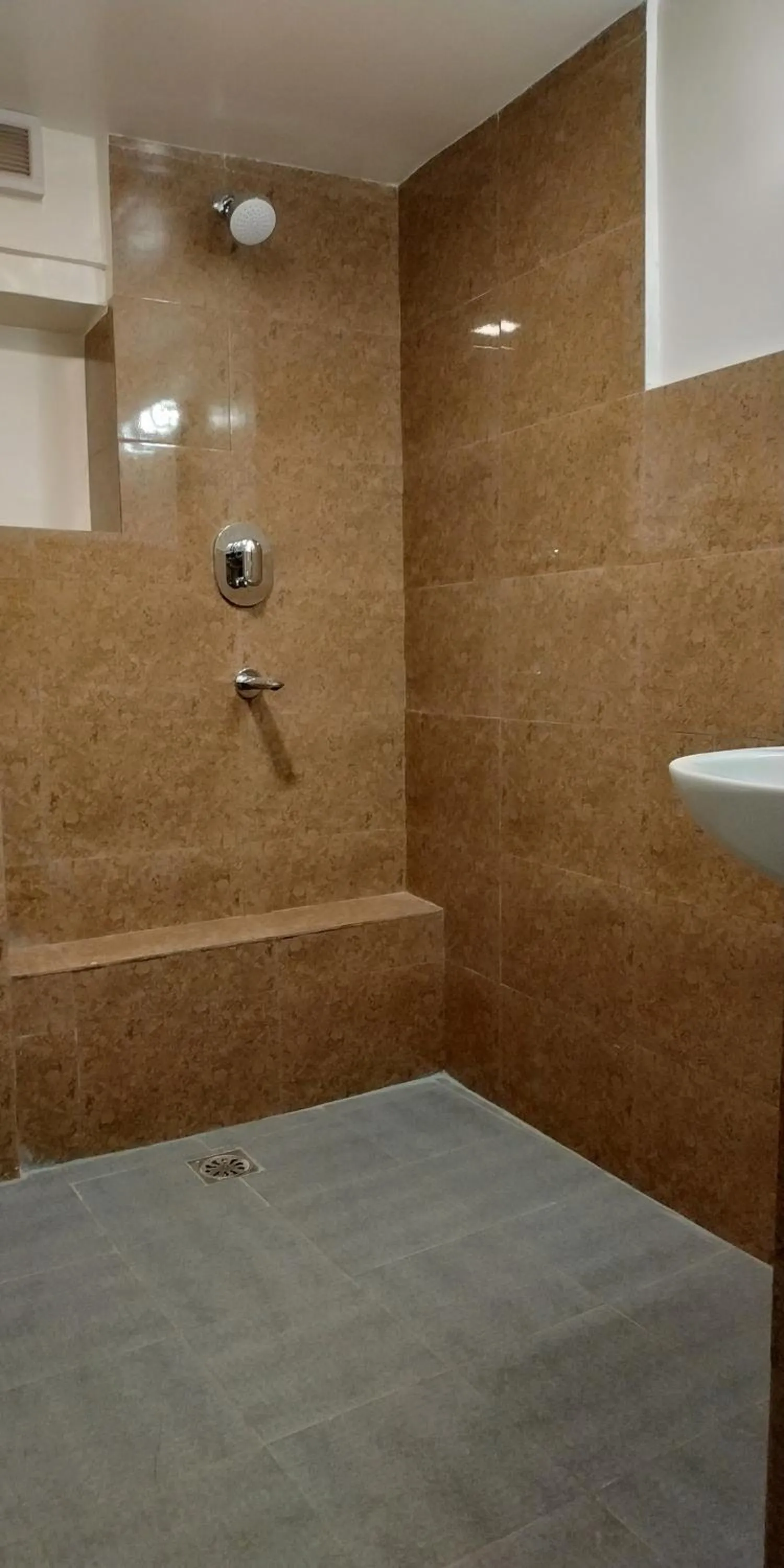 Shower in Heranya La:Ku