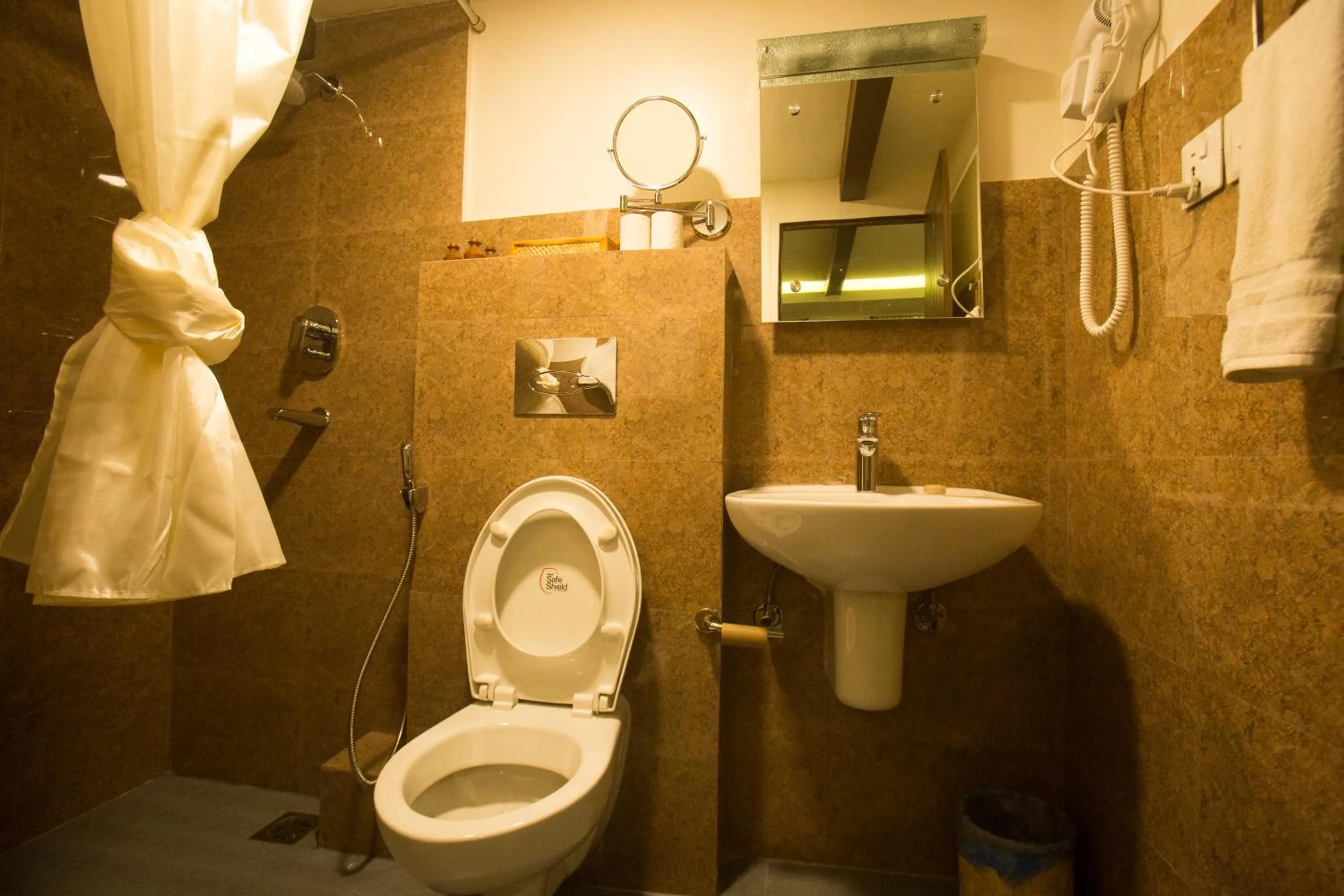 Toilet in Heranya La:Ku