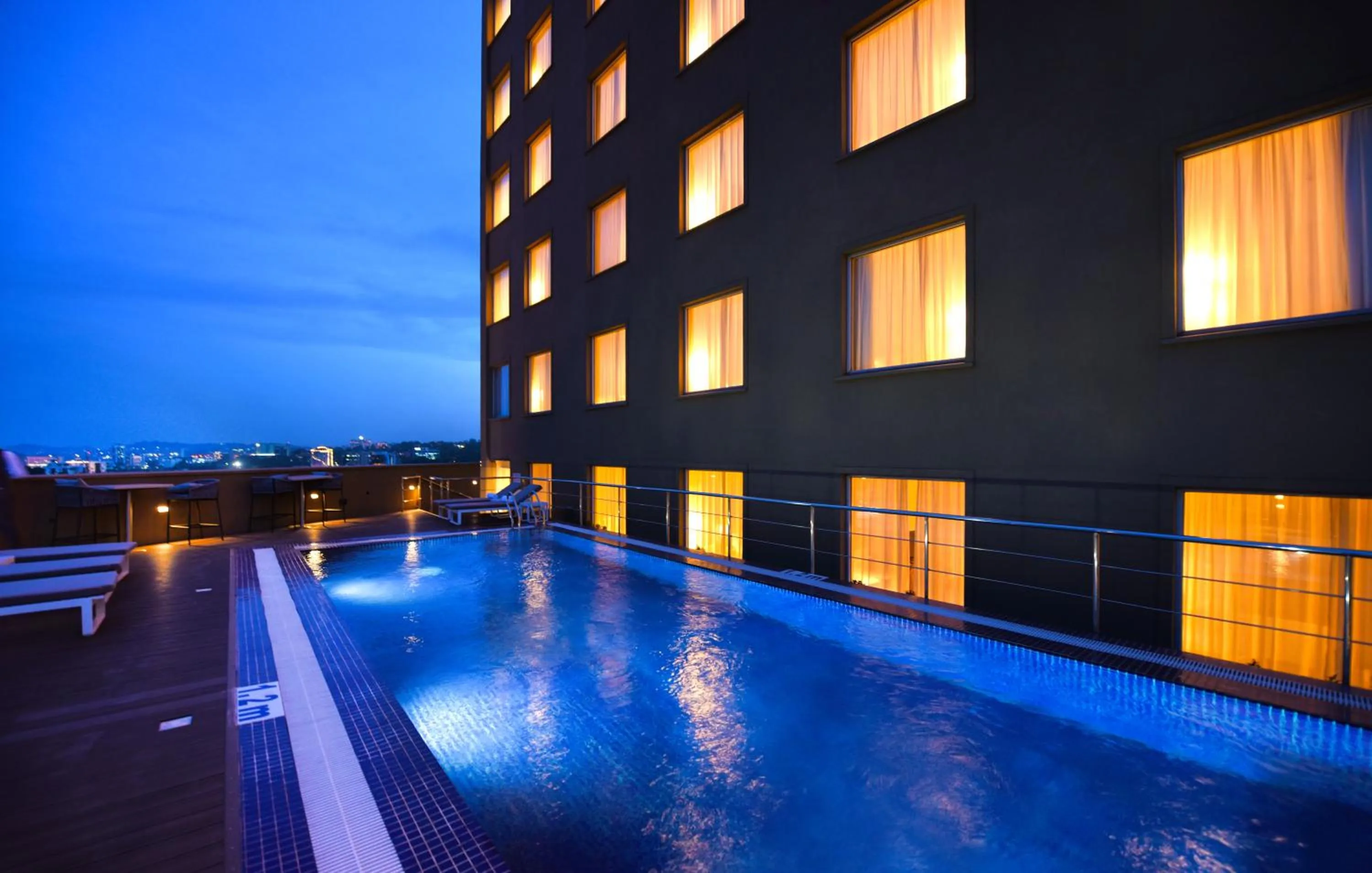 Swimming pool in Hilton Garden Inn Kampala