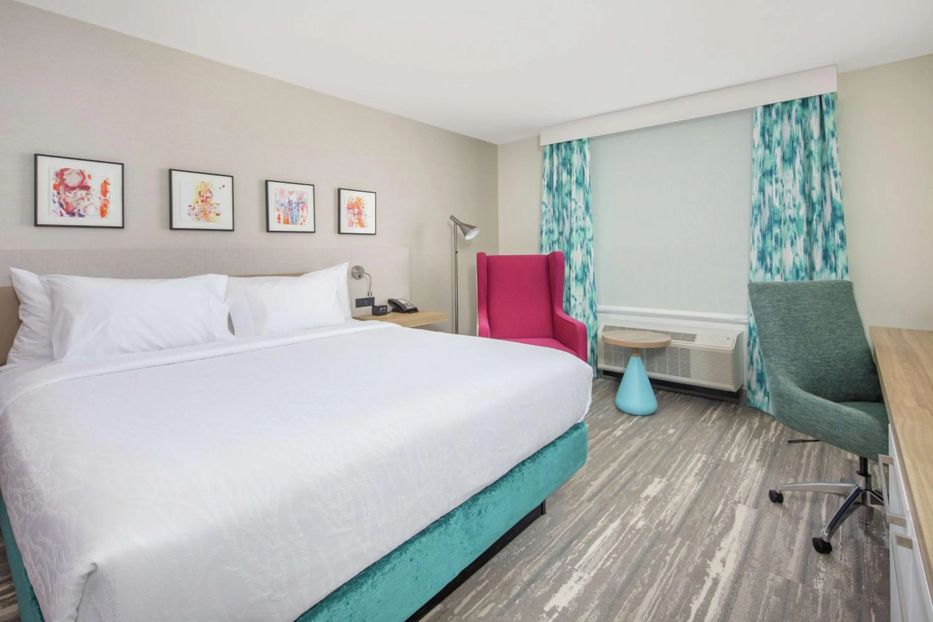 Bedroom, Bed in Hilton Garden Inn Surprise Phoenix