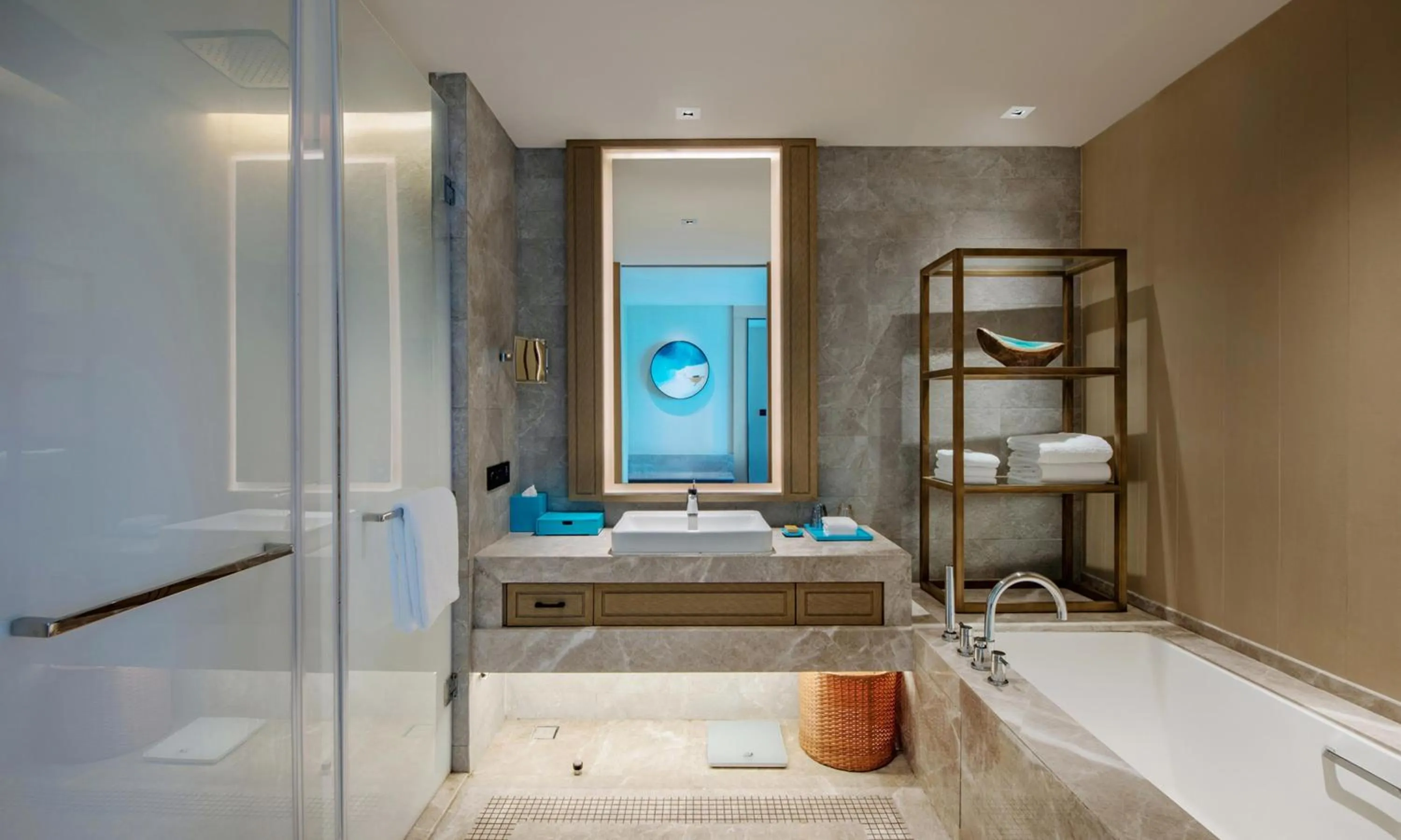 Bathroom, Bed in DoubleTree by Hilton Shanwei