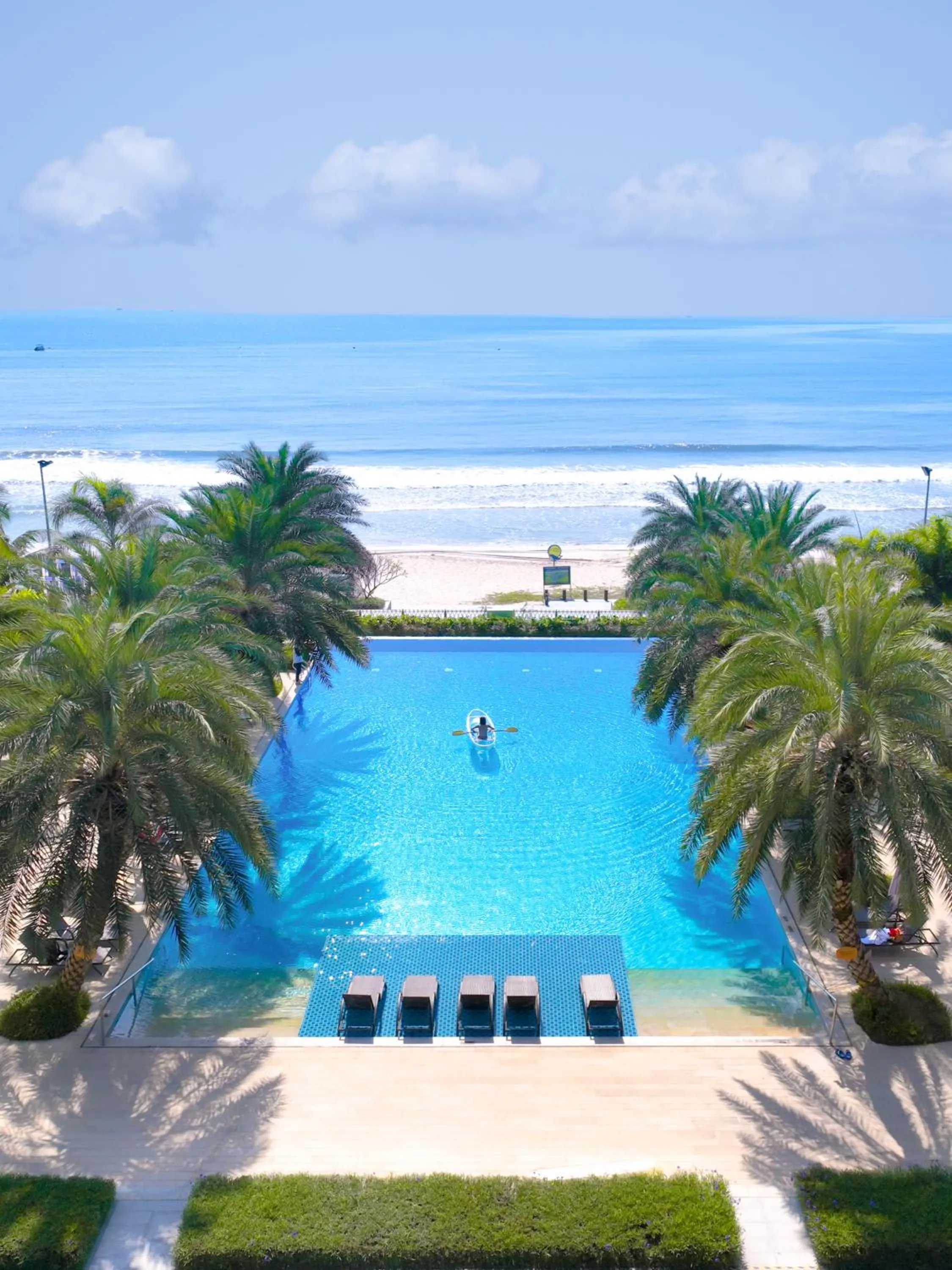 Beach in DoubleTree by Hilton Shanwei