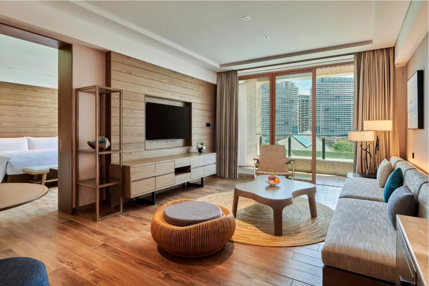 Living room, Bed in DoubleTree by Hilton Shanwei