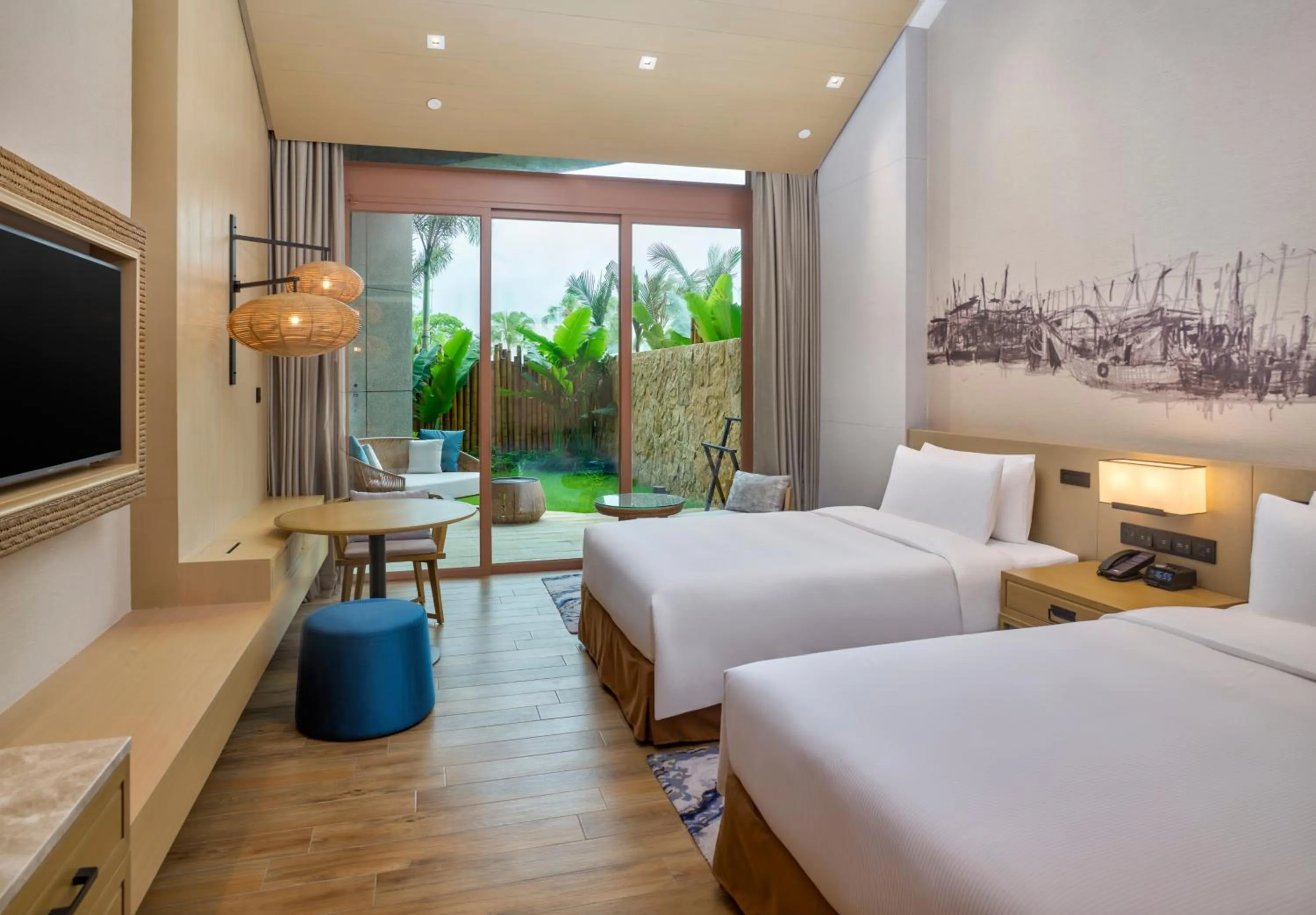 Photo of the whole room, Bed in DoubleTree by Hilton Shanwei