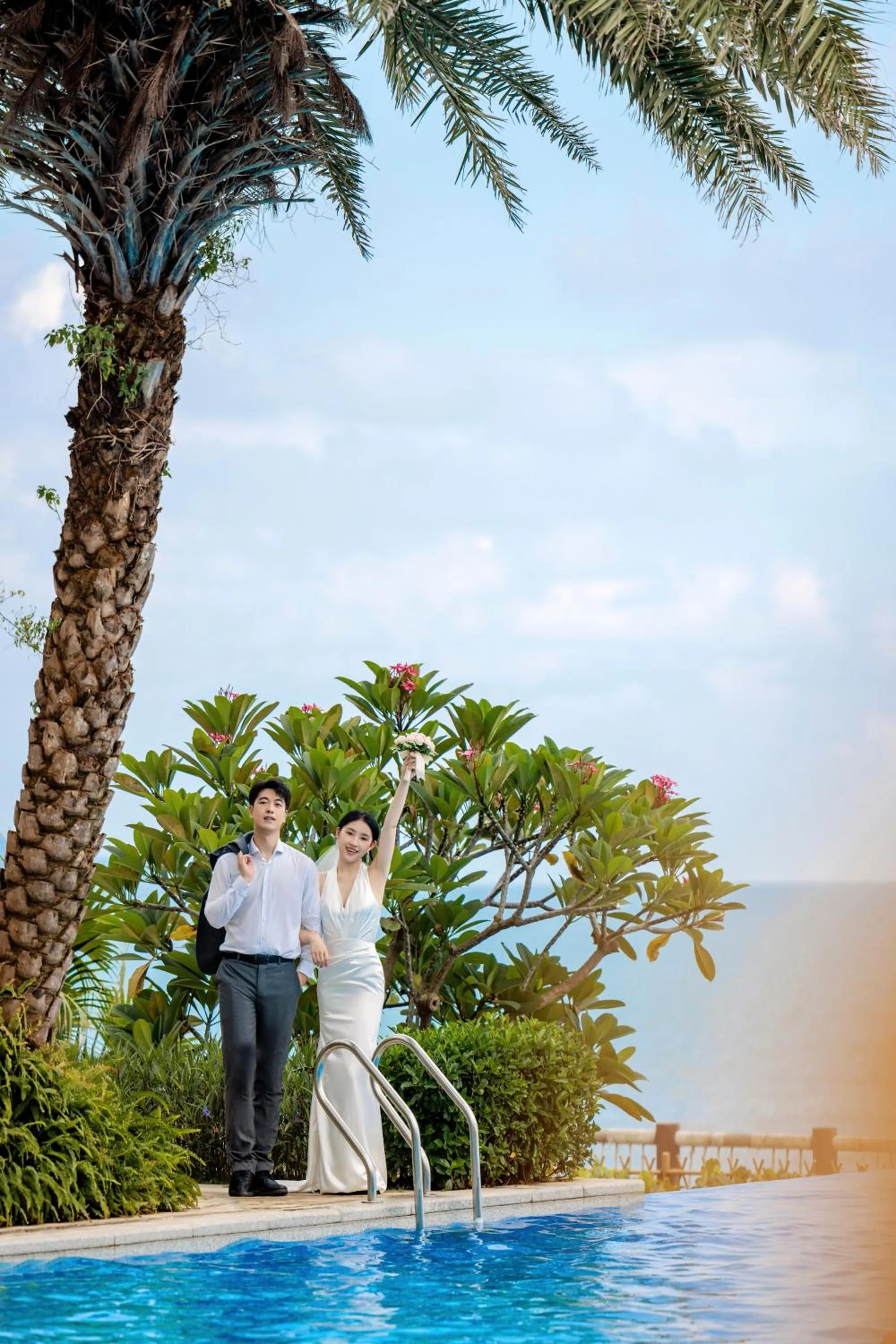 Swimming pool in DoubleTree by Hilton Shanwei