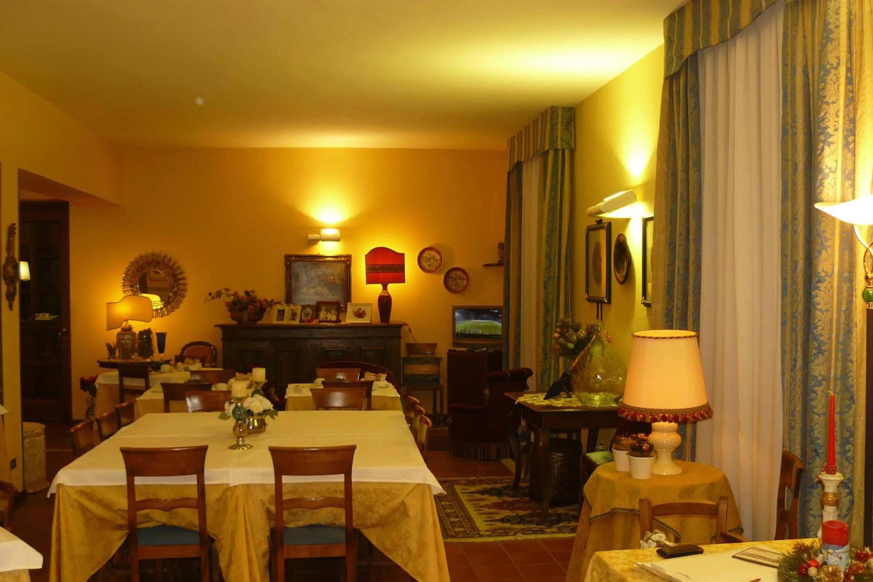 Restaurant/places to eat in Hotel La Rocca
