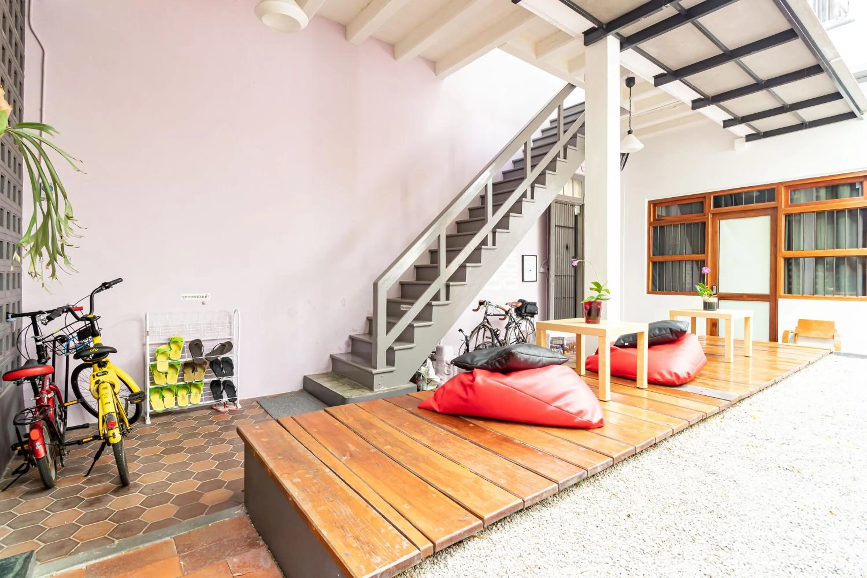 Area and facilities in Yu Cafe Hostel