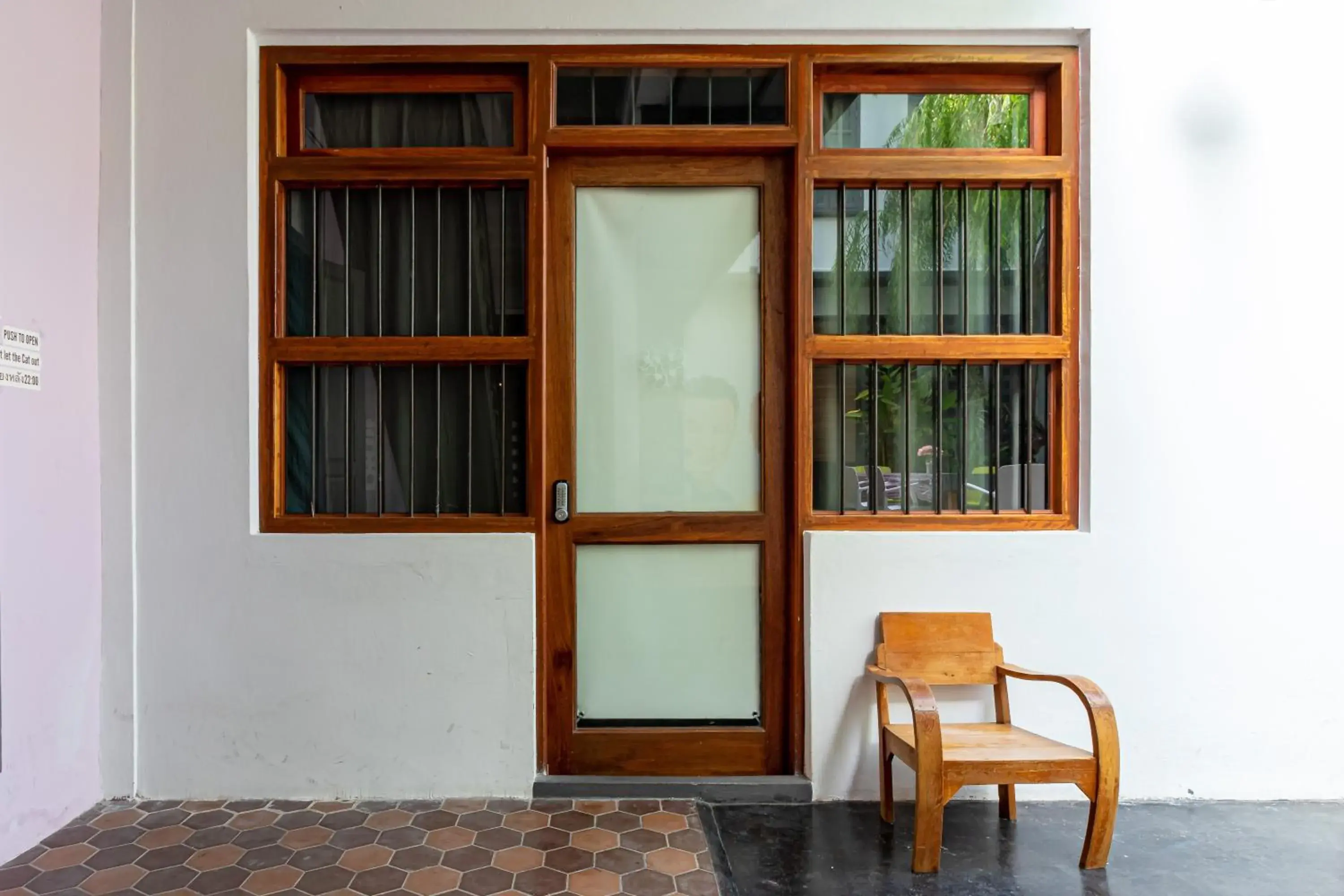 Facade/entrance in Yu Cafe Hostel Facade/entrance in Yu Cafe Hostel