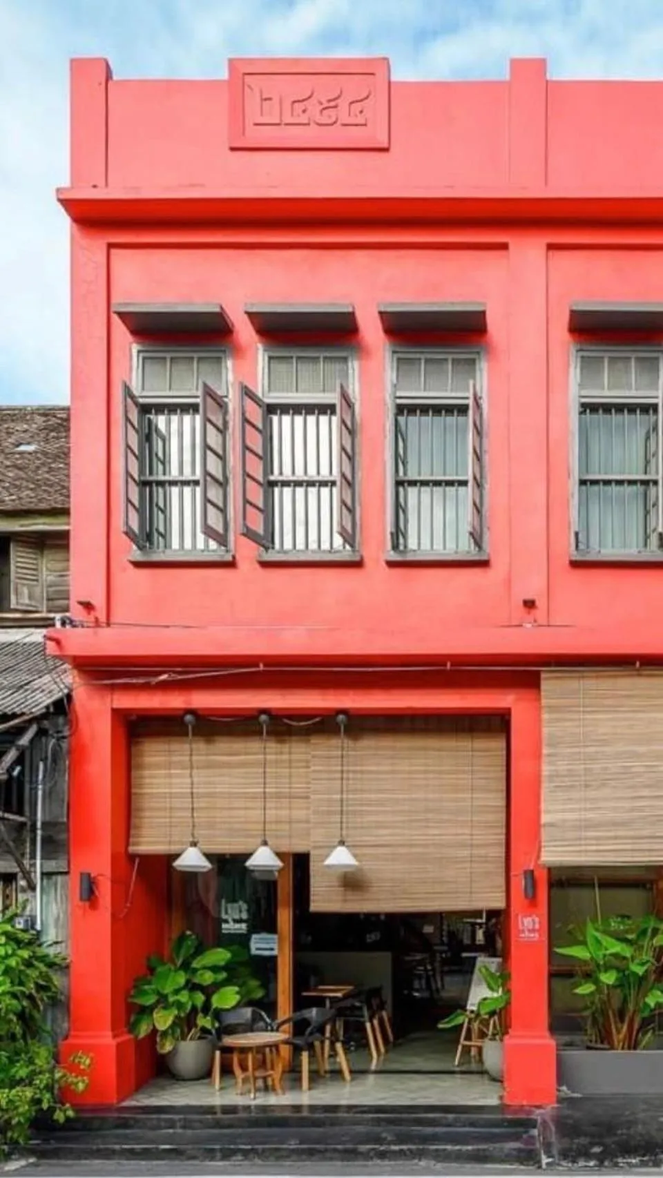 Property building in Yu Cafe Hostel