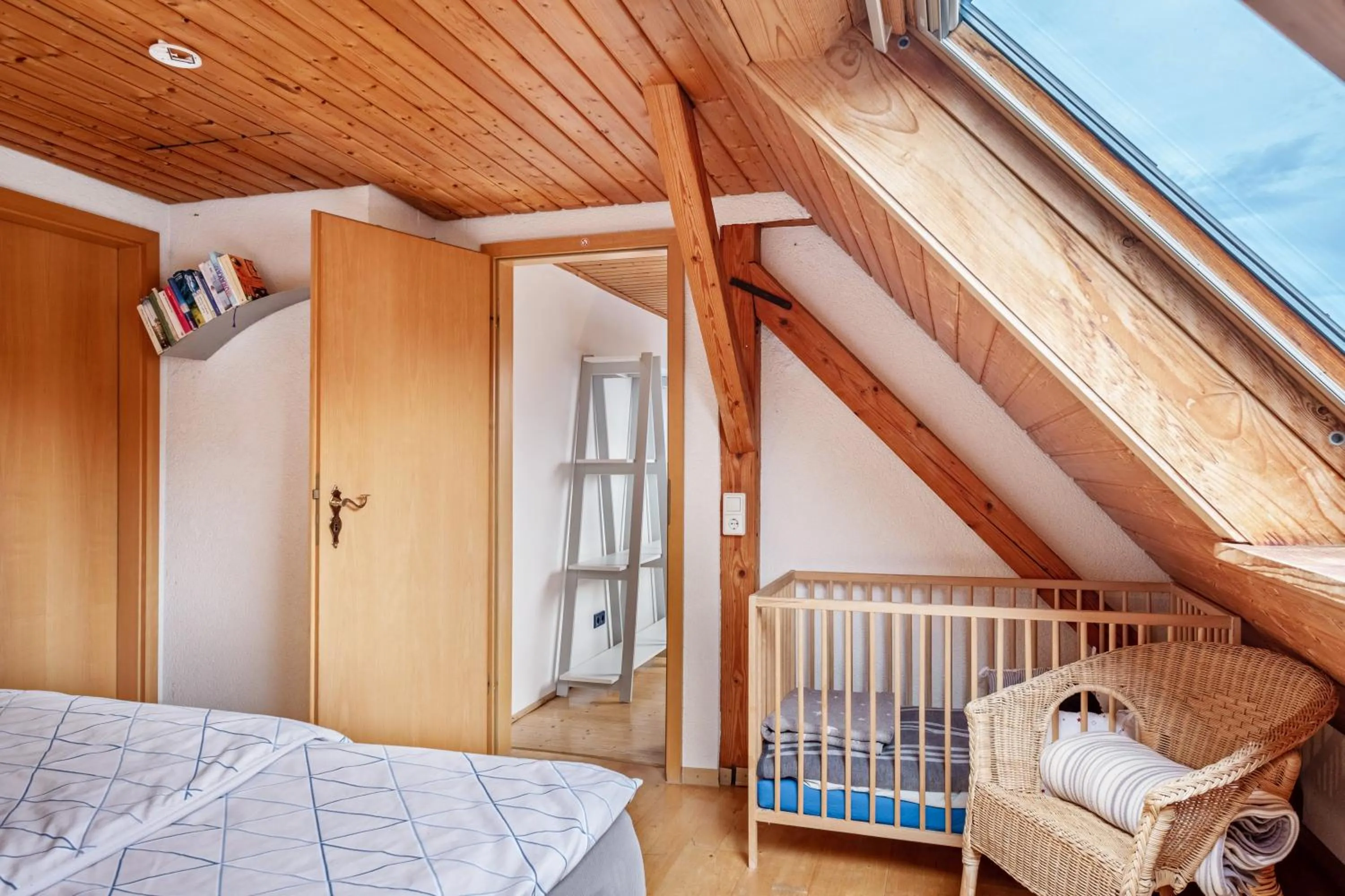 Property building, Bed in Appartement Lehen
